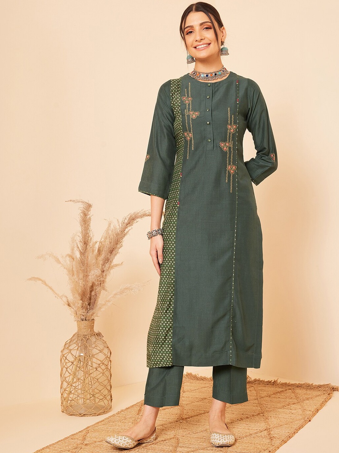 

STADO Floral Embroidered Pure Cotton Kurta with Trousers, Green