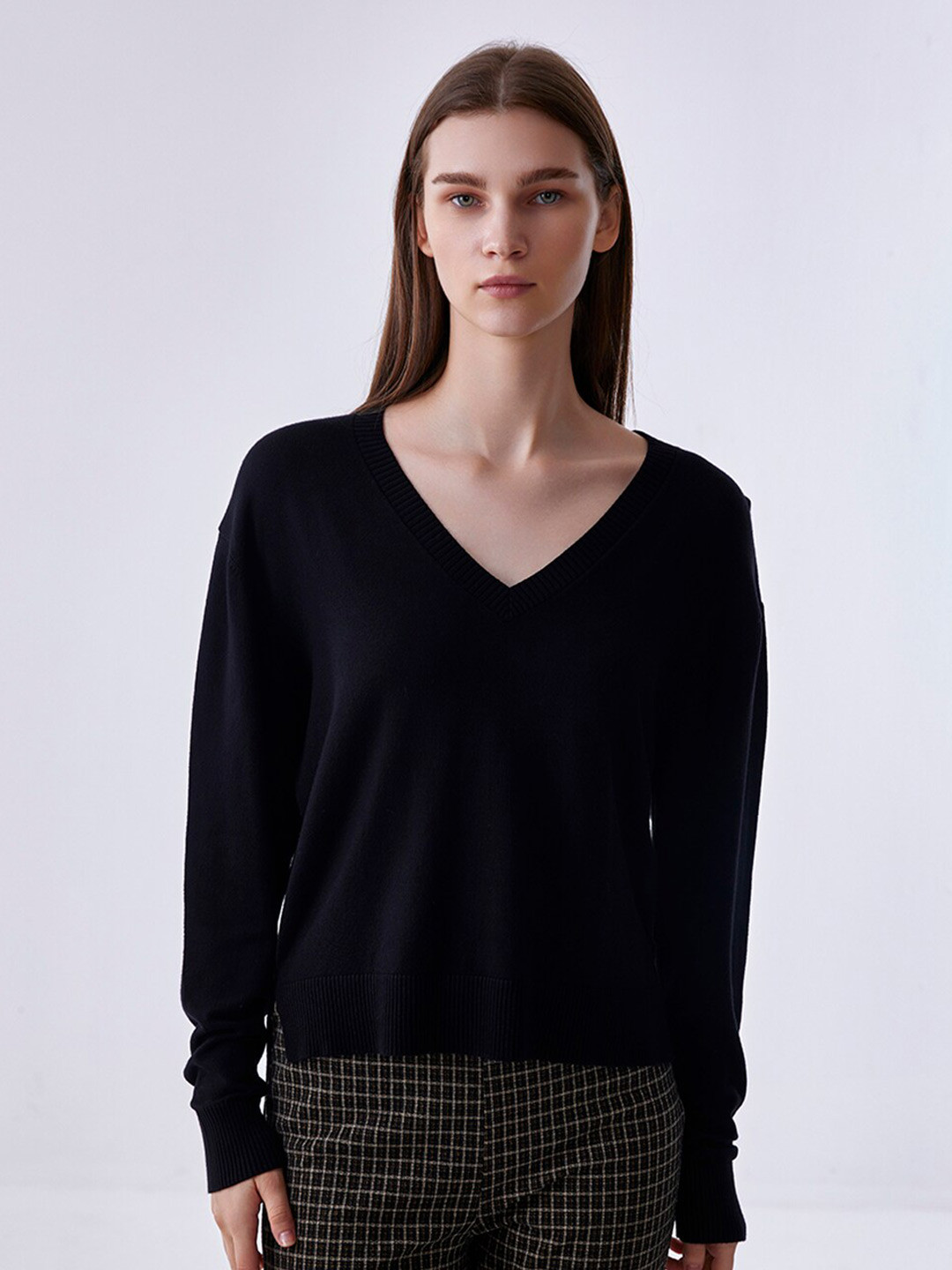 

COVER STORY Black V-Neck Long Sleeves High Low Hem Pullover