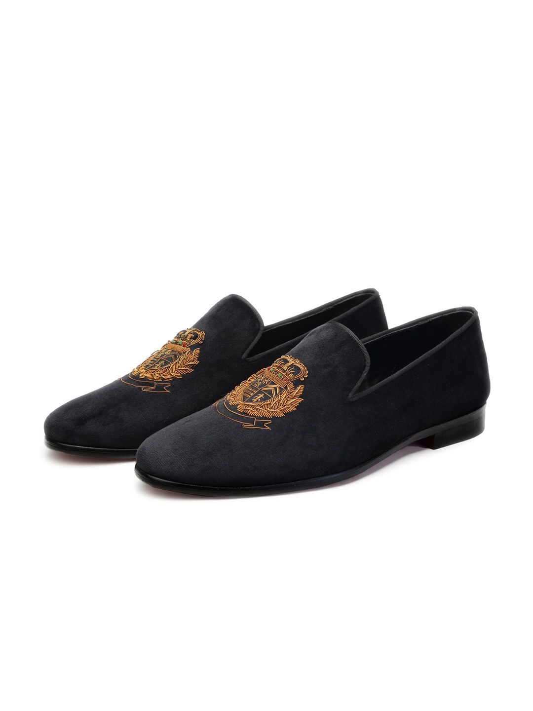 

SHUTIQ Men Enblem Embroidered Mojaris, Black