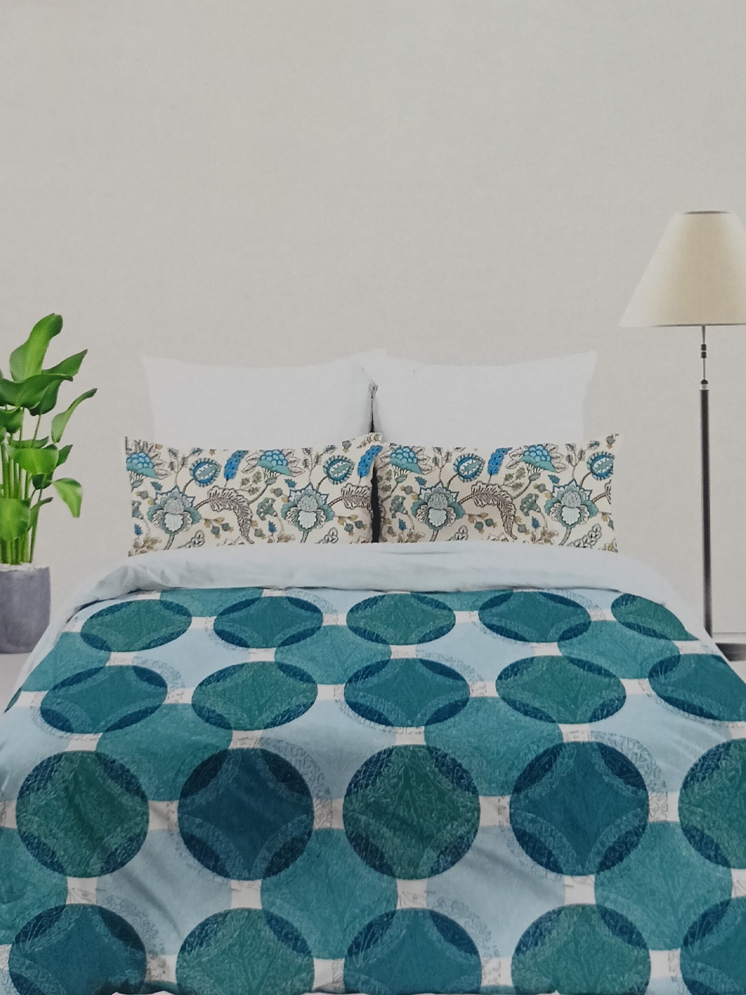

Signature White & Blue Cotton 160 TC Queen Bedsheet With 2 Pillow Covers