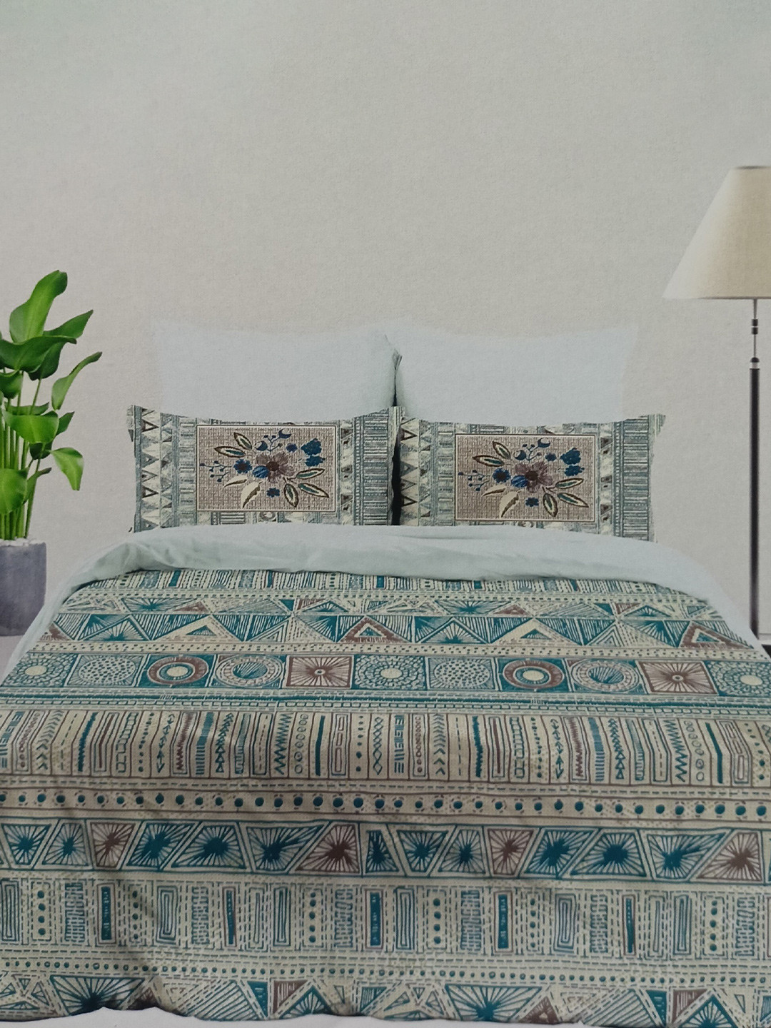 

Signature Blue & Beige Geometric 160 TC Queen Bedsheet with 2 Pillow Covers