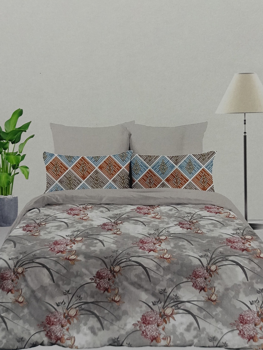 

Signature Grey & Pink Floral Cotton 160 TC Queen Bedsheet With 2 Pillow Covers