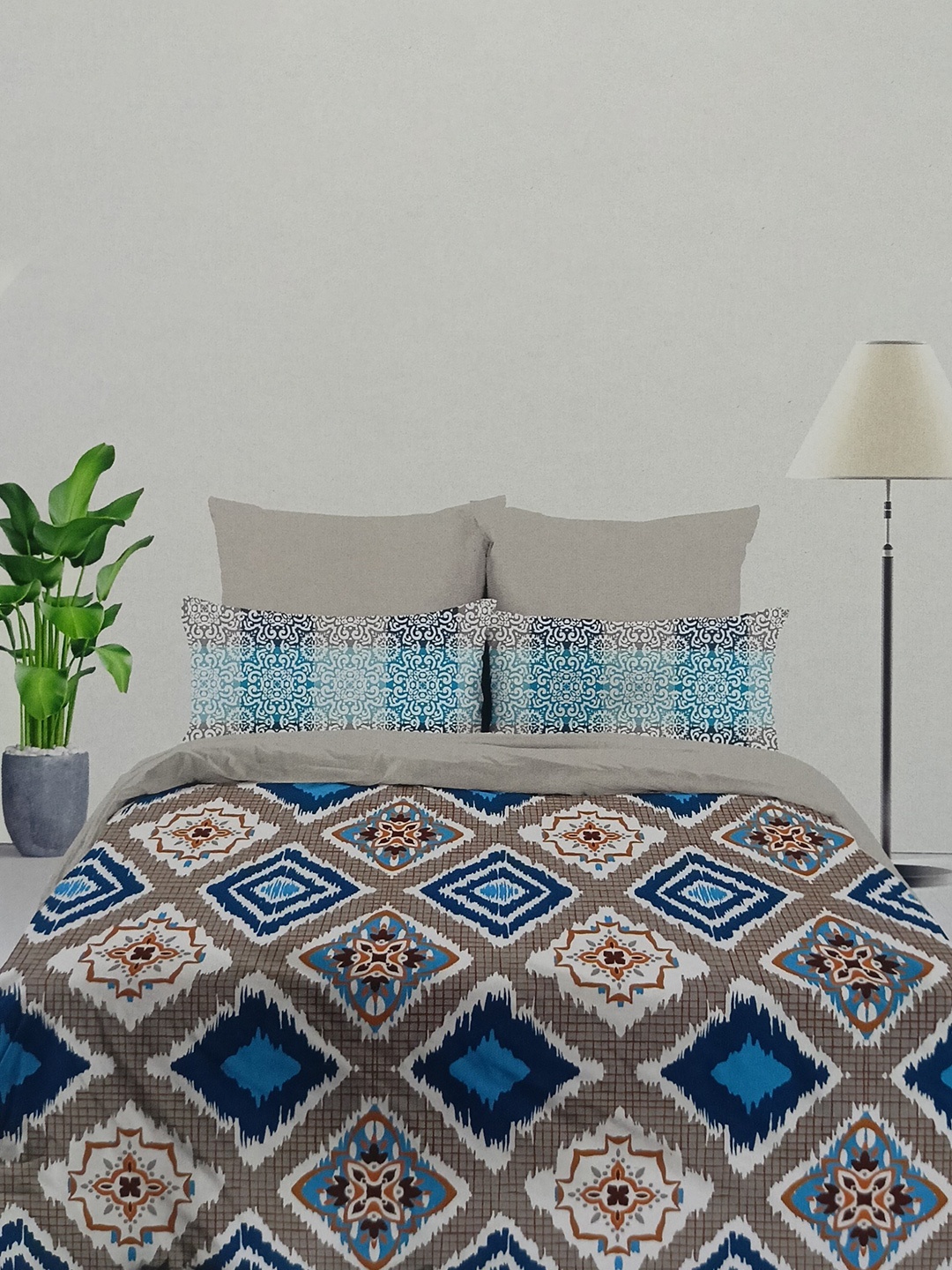 

Signature Brown & Blue Ethnic Motifs Cotton 160 TC Queen Bedsheet With 2 Pillow Covers