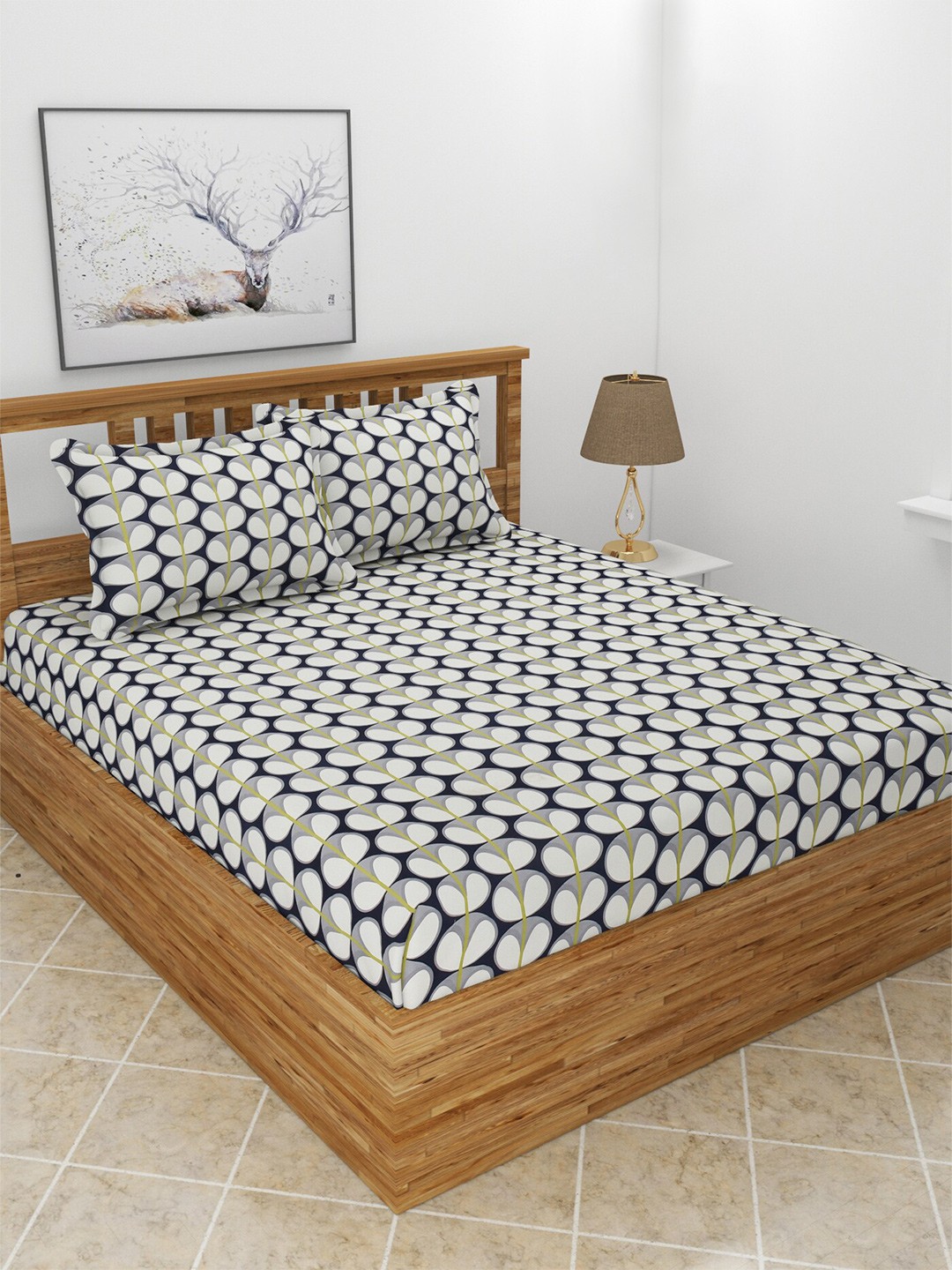 

BREVARD Black & White Geometric 210 TC Queen Fitted Bedsheet with 2 Pillow Covers