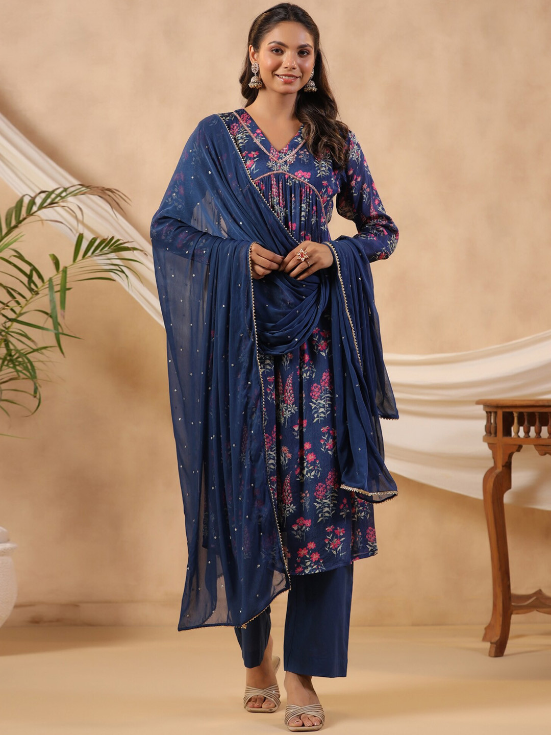 

EtnicaWear Women Blue Floral Printed Regular Beads and Stones Pure Silk Kurta with Trousers & With Dupatta