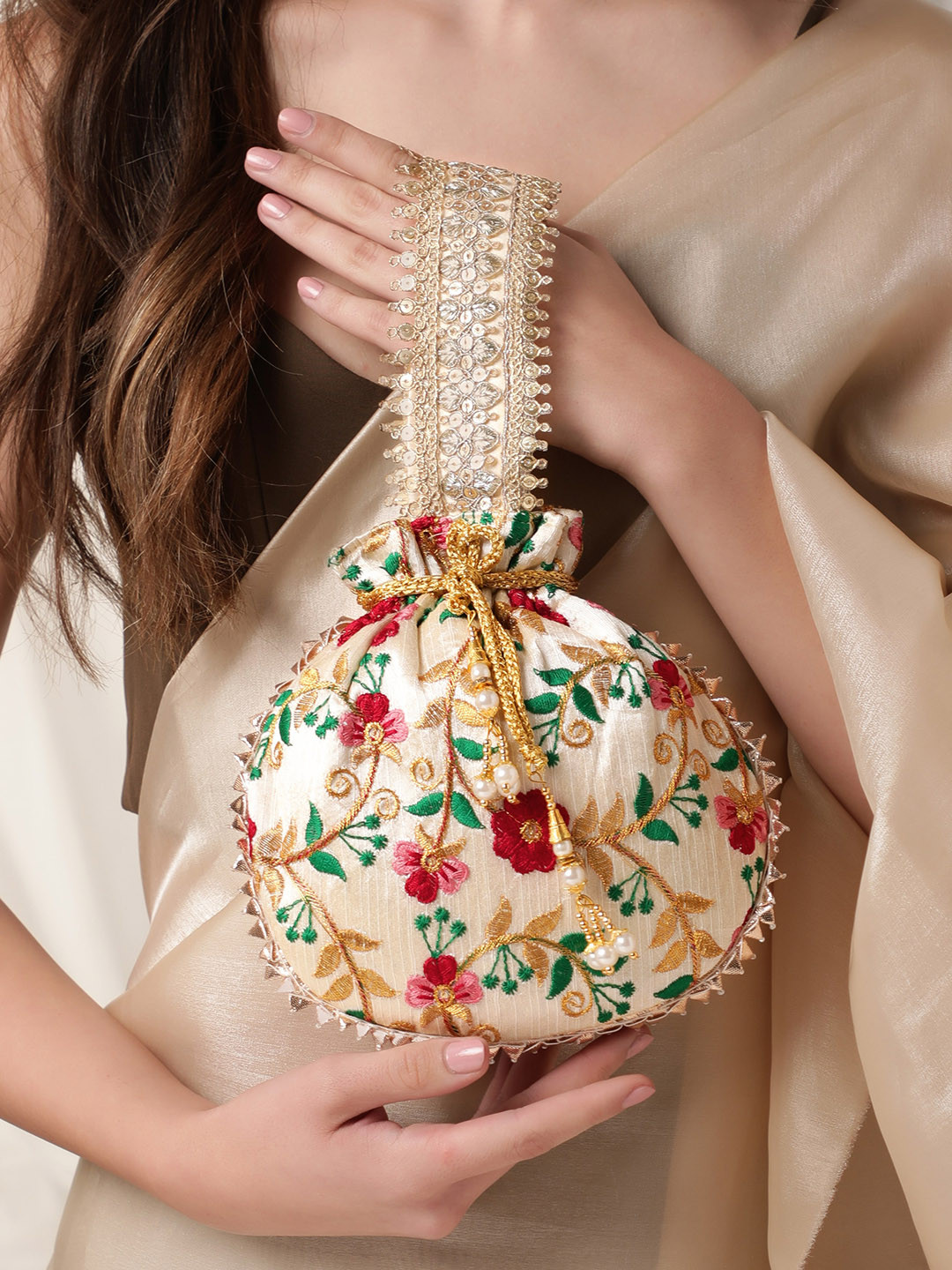 

Rubans Floral Embellished Bucket Handheld Bag With Embroidered, White