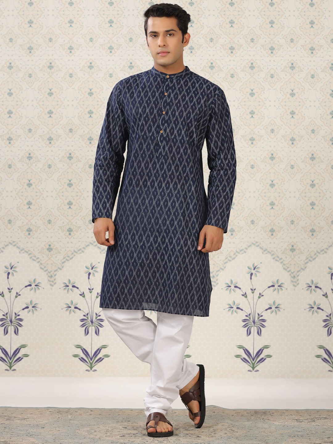 

Ode by House of Pataudi Navy Blue Geometric Thread Work Pure Cotton Kurta