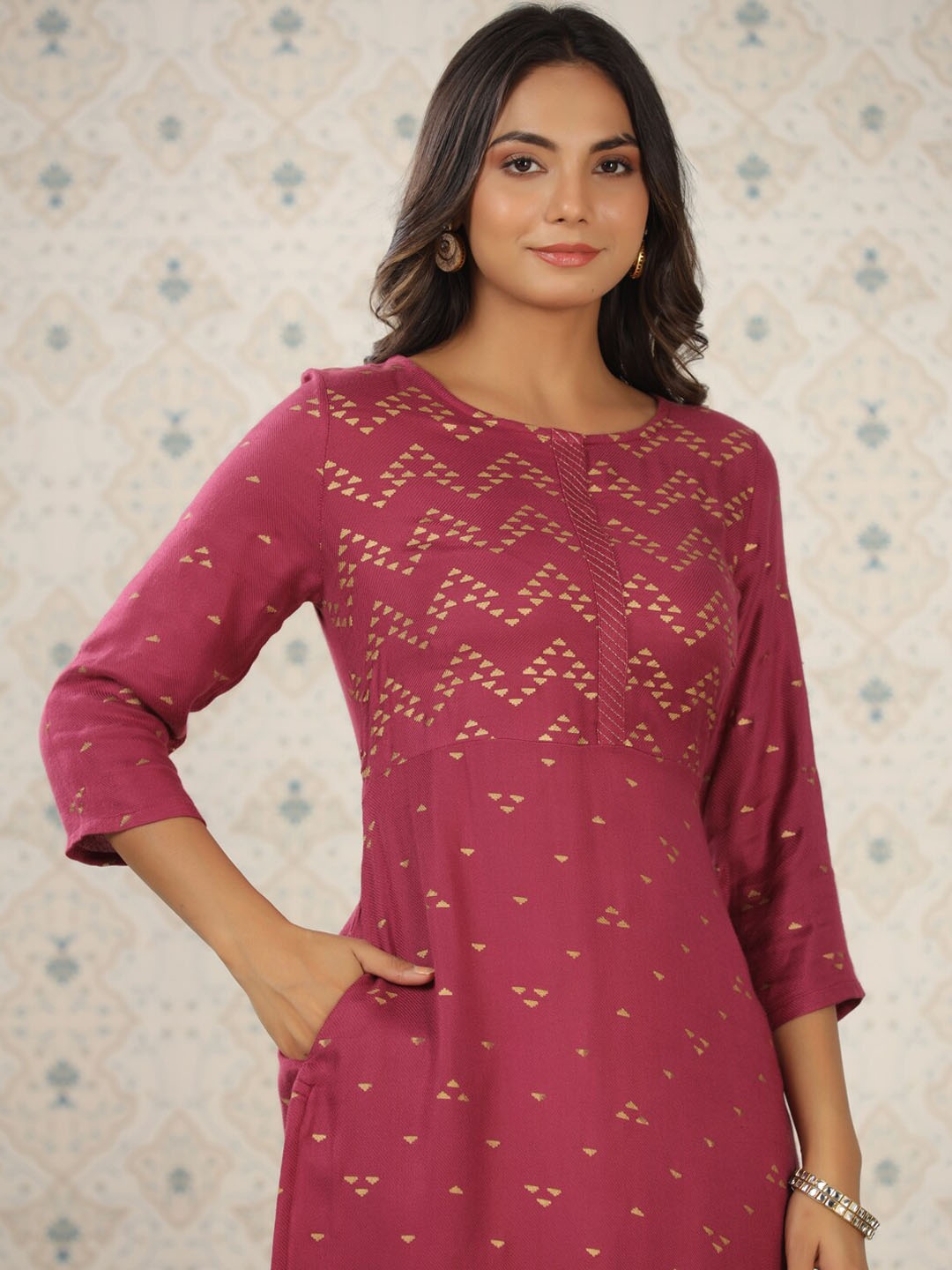 

Ode by House of Pataudi Geometric Printed Straight Kurta, Mauve