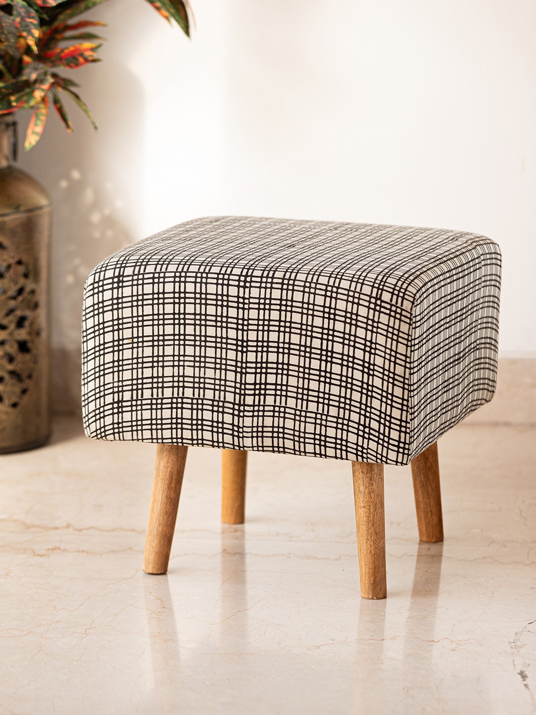 

ExclusiveLane Checkered Cube Ottoman Pouffes, Cream