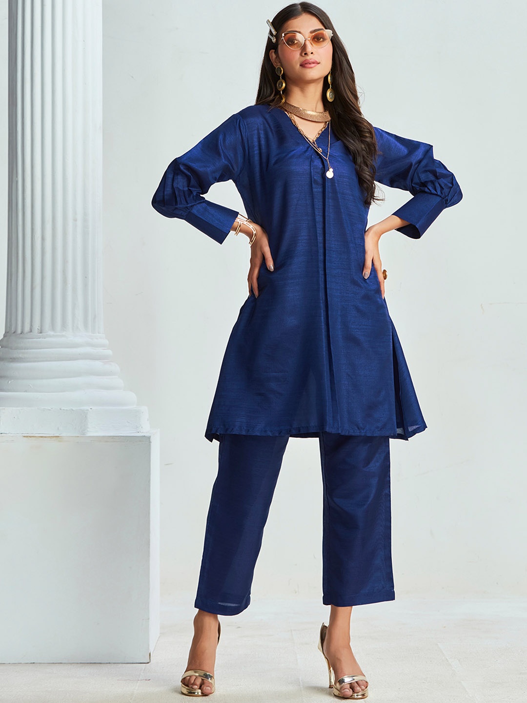 

Ishin Navy Blue Navy Blue V-Neck Cuffed Sleeves Pleated A-Line Kurta & Trouser