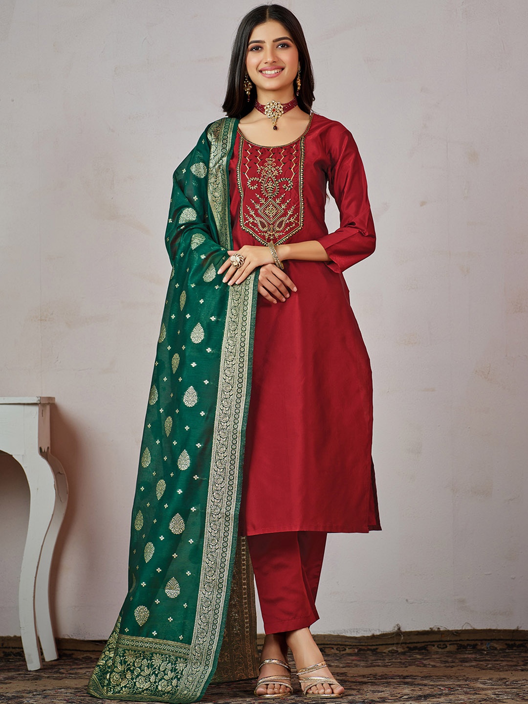 

Ishin Ethnic Motifs Yoke Design Thread Work Kurta With Trousers & Dupatta, Maroon
