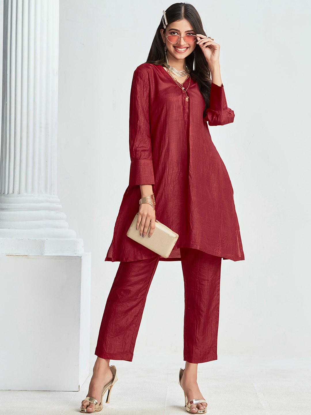 

Ishin V-Neck A-Line Kurta With Trouser, Maroon