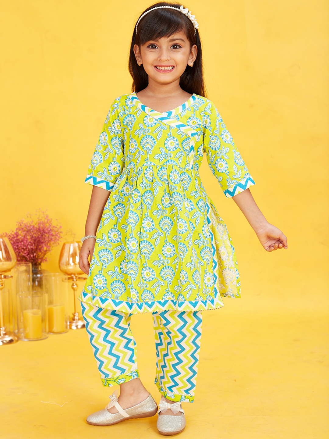 

Maaikid Girls Floral Printed Pure Cotton Kurta with Trousers, Yellow