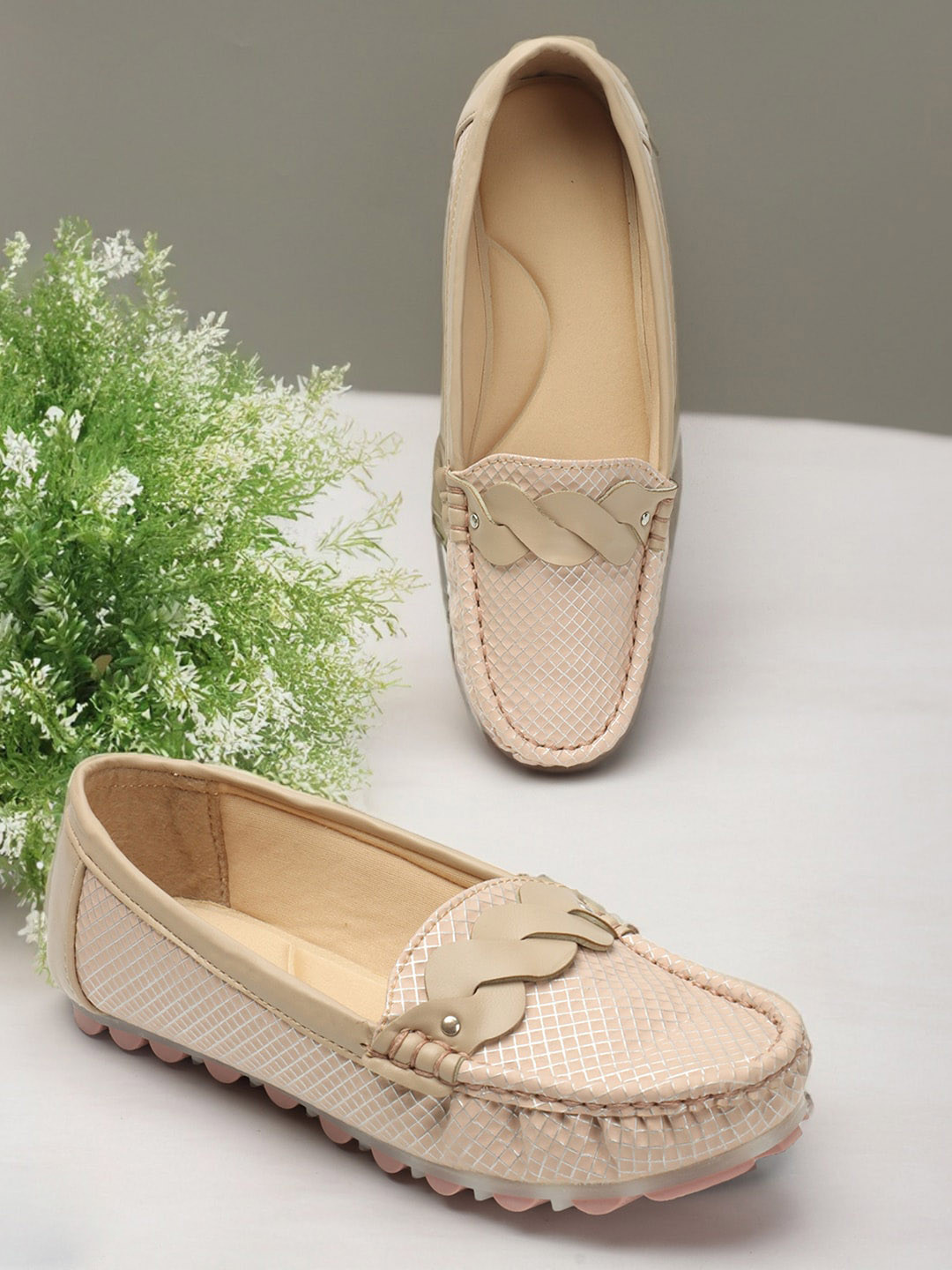 

FASHIMO Women Checked Lightweight Loafers, Cream