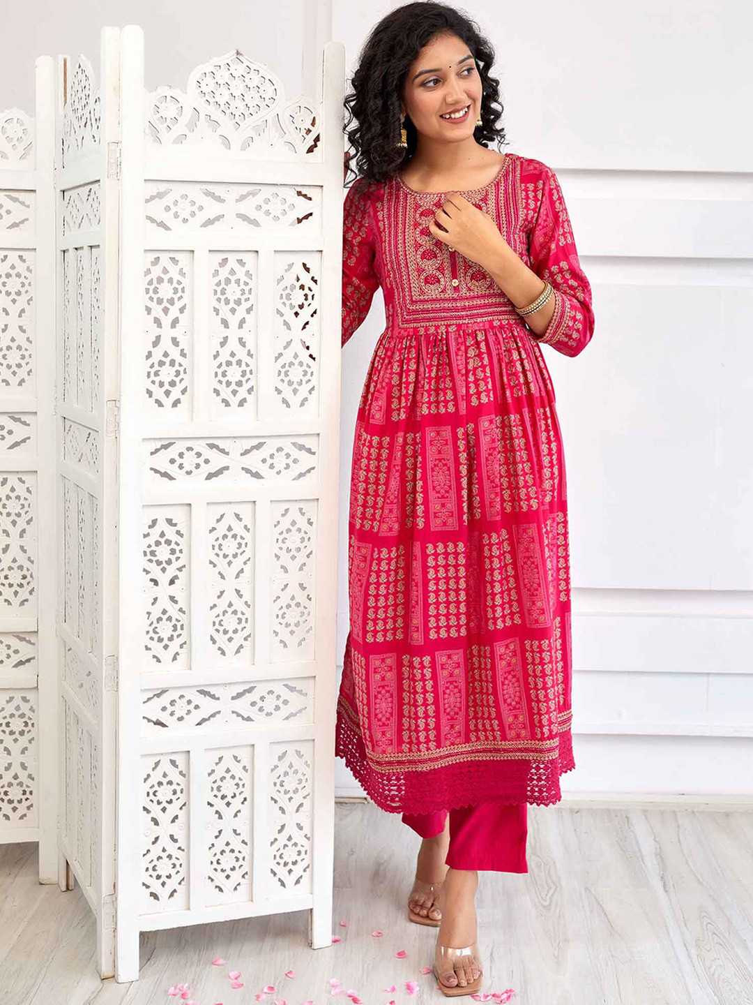 

Nehamta Floral Printed Pleated Mirror Work Kurta with Trousers & Dupatta Potli Set, Pink