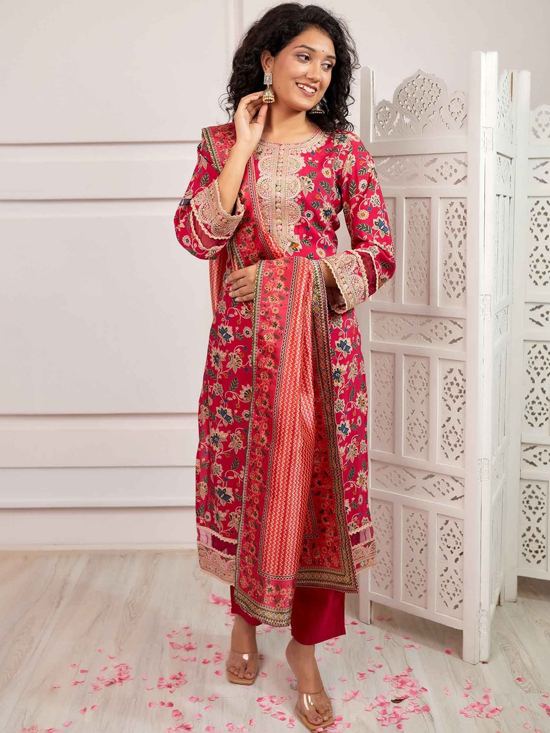

Nehamta Floral Printed Regular Thread Work Kurta With Trousers & Dupatta, Pink