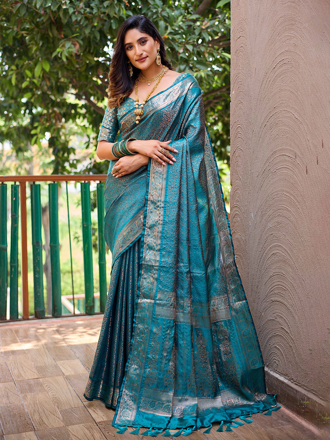 

Mitera Blue & Gold-Toned Ethnic Motifs Woven Design Zari Kanjeevaram Saree