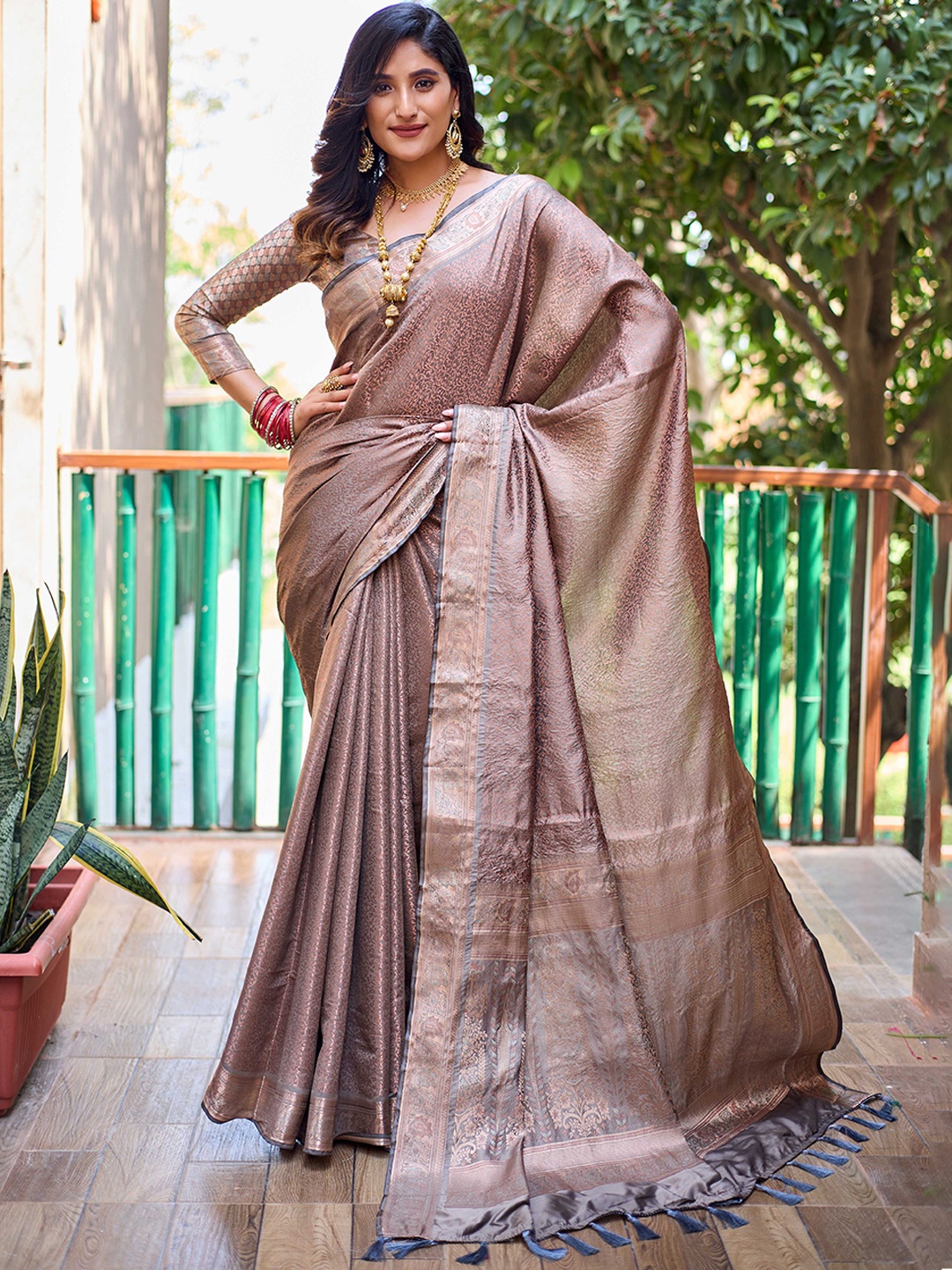 

Mitera Grey & Gold Ethnic Motifs Woven Design Zari Kanjeevaram Saree