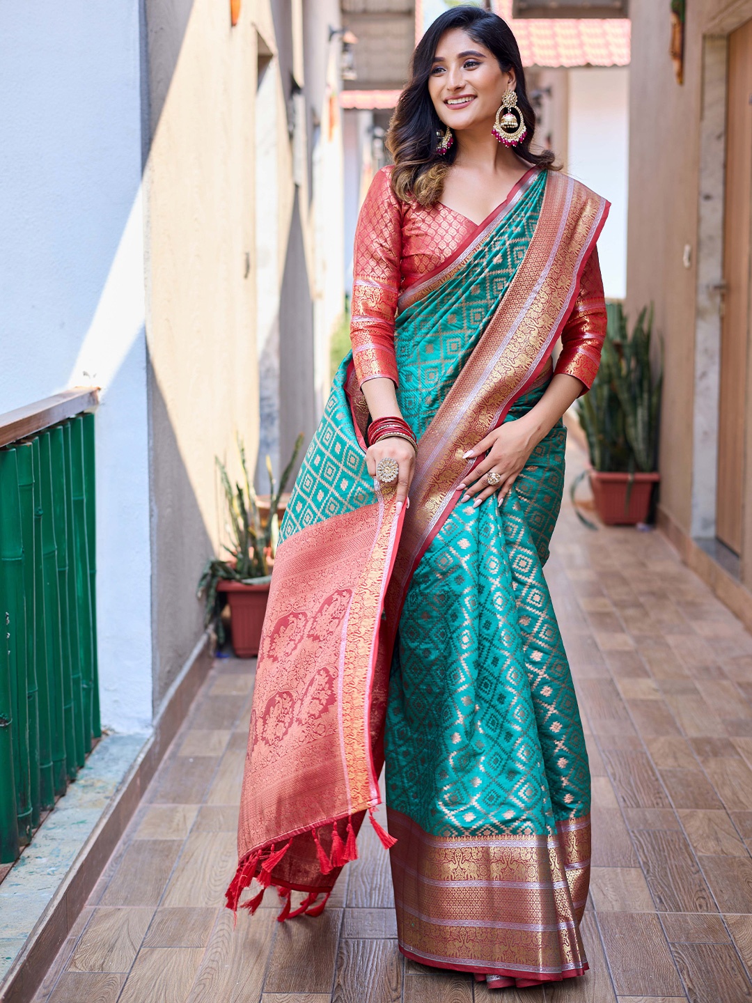 

Mitera Ethnic Motifs Woven Design Zari Kanjeevaram Saree, Turquoise blue