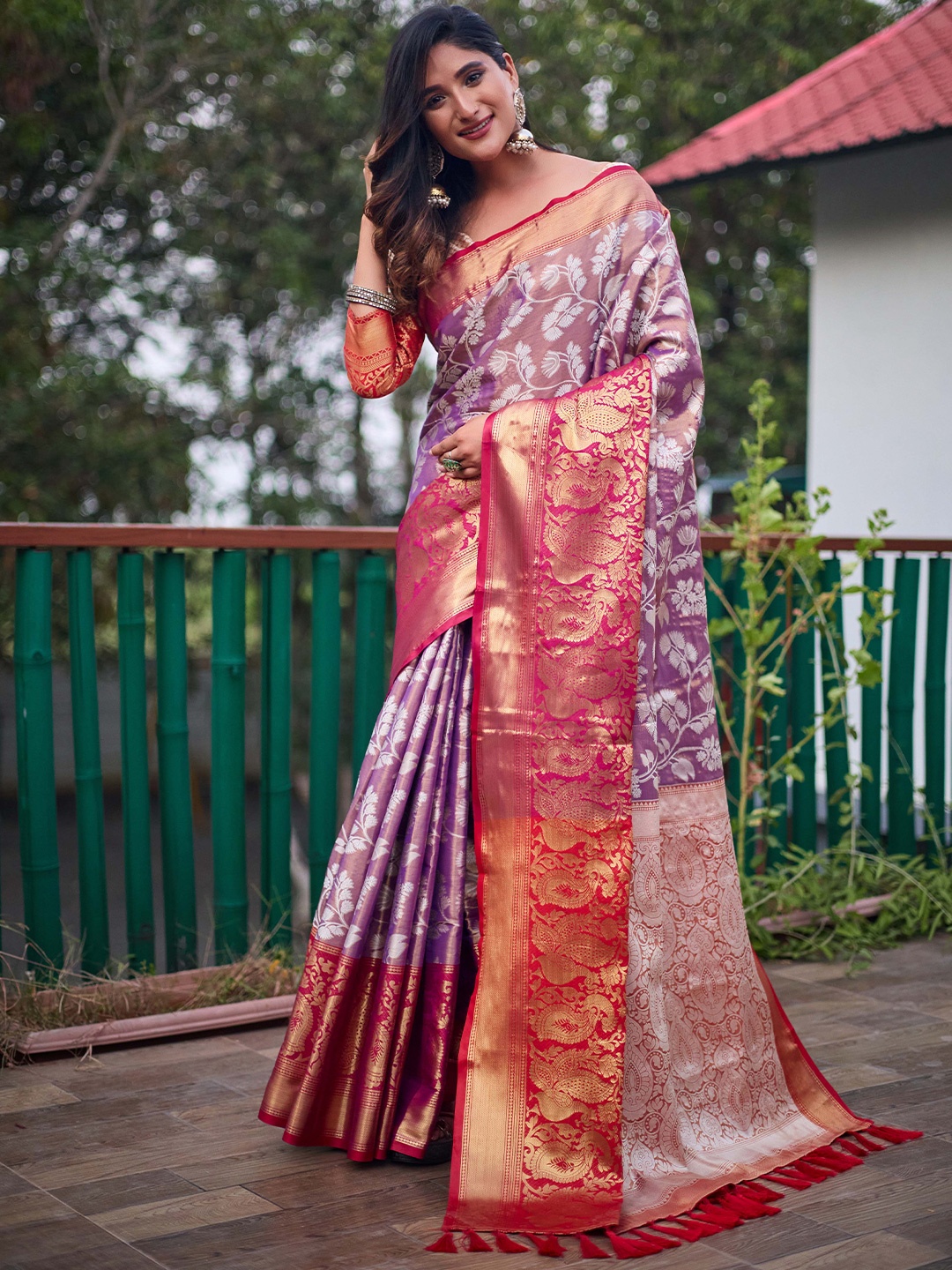 

Mitera Pink & Lavender Floral Woven Design Zari Kanjeevaram Saree