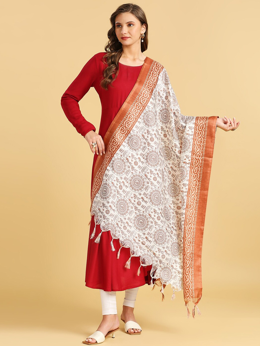 

Dupatta Bazaar Warli Printed Tasselled Art Silk Dupatta, Brown