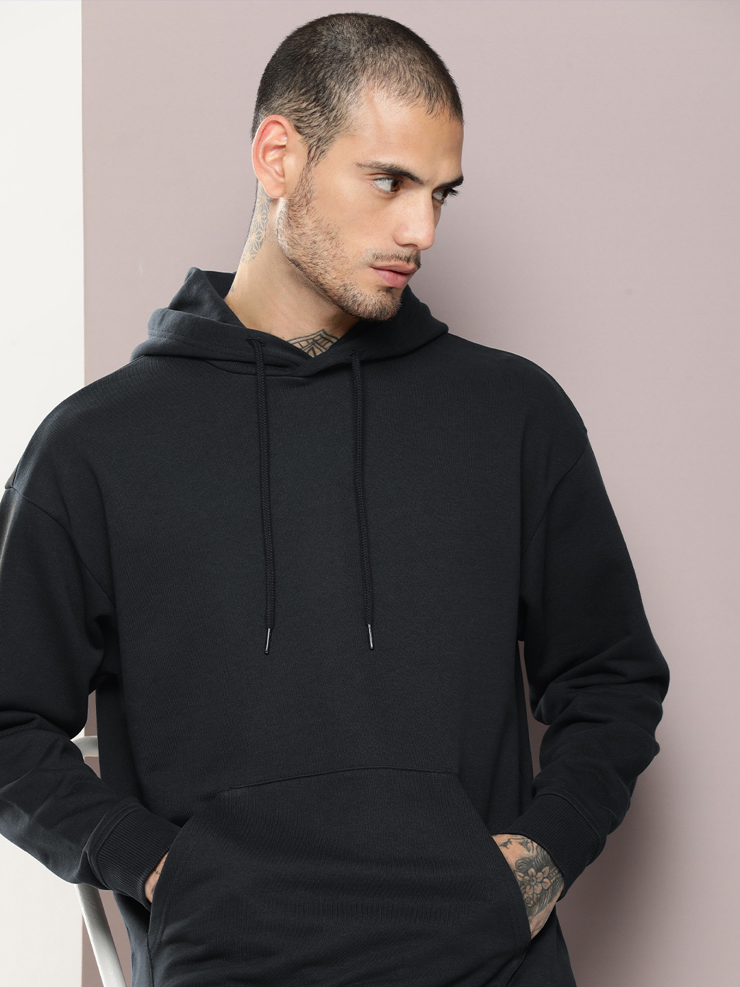 

Kook N Keech Men Solid Pullover Sweatshirt, Black