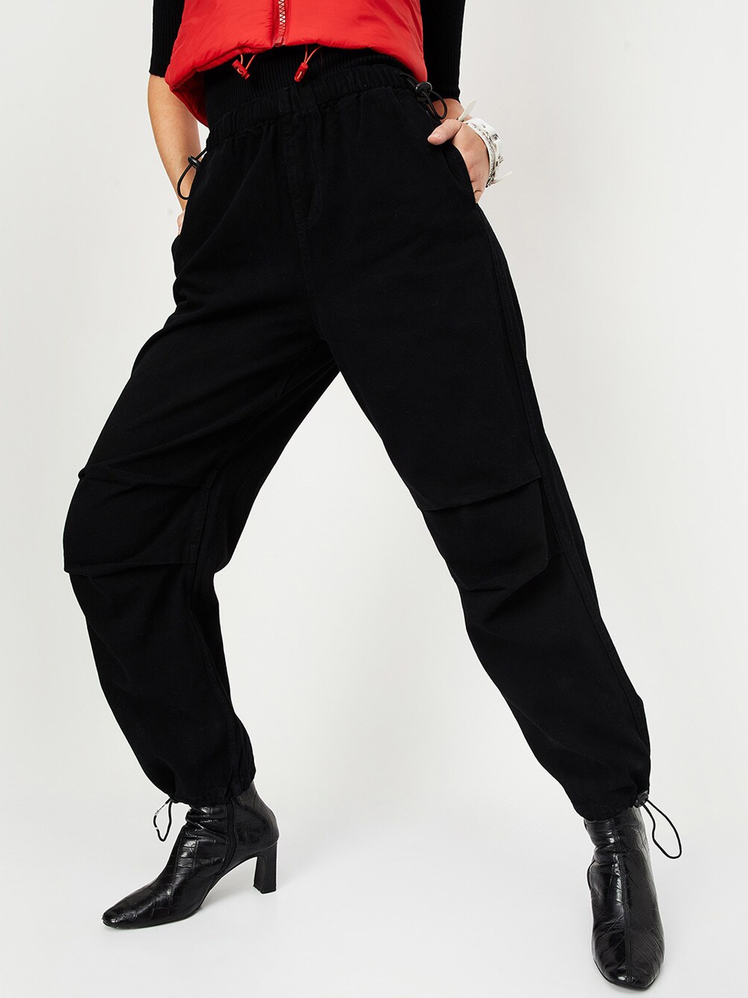

max Women Mid-Rise Jogger Fit Jeans, Black