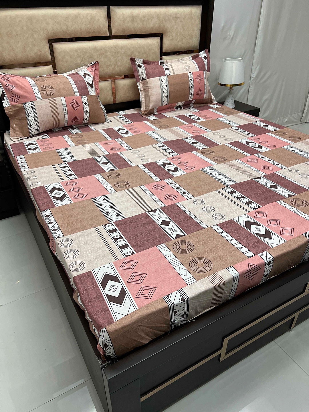 

Pure Decor Gem Brown Geometric Cotton 300 TC King Bedsheet with 2 Pillow Covers
