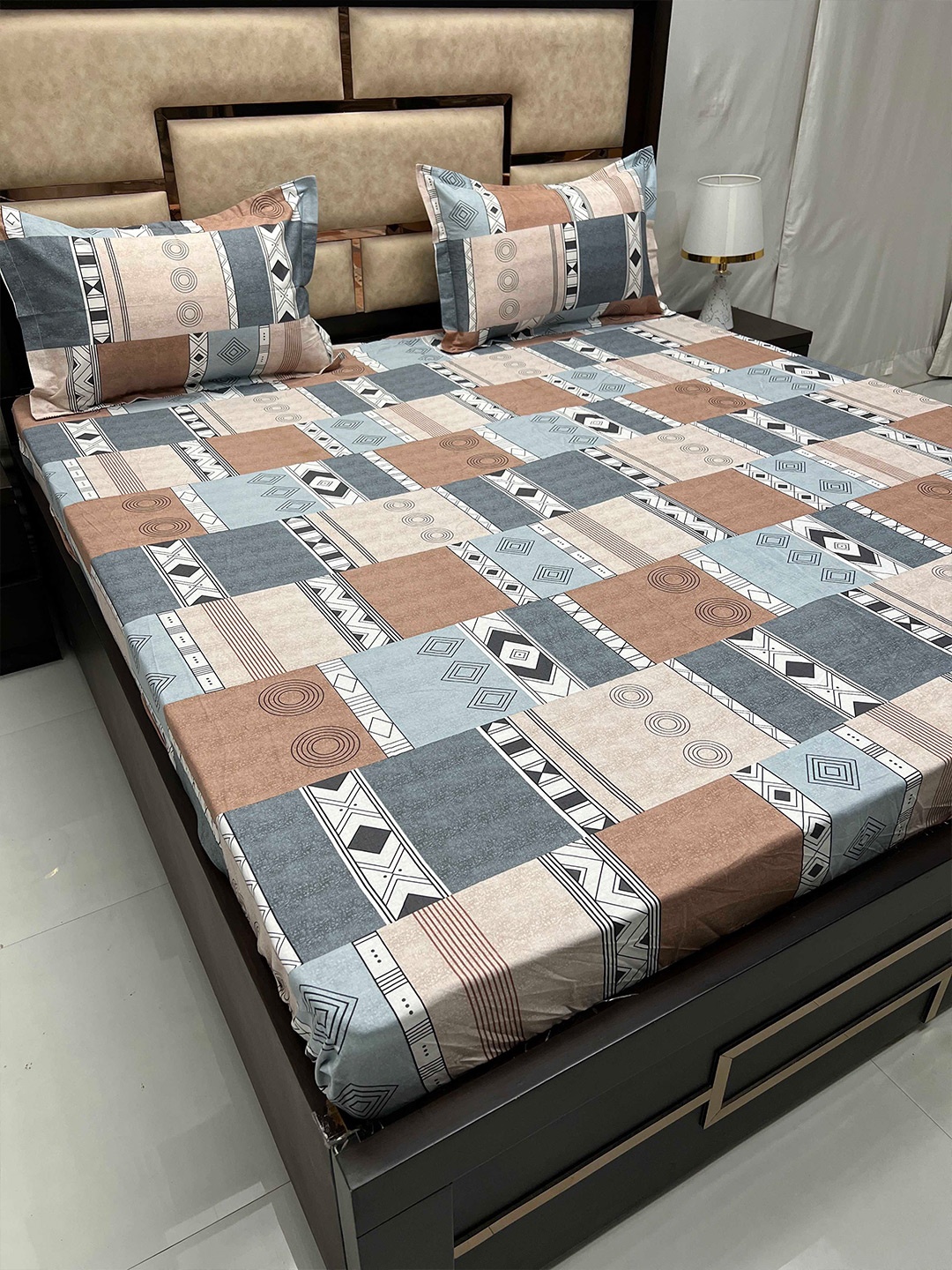 

Pure Decor Gem Grey Geometric Cotton 300 TC King Bedsheet with 2 Pillow Covers