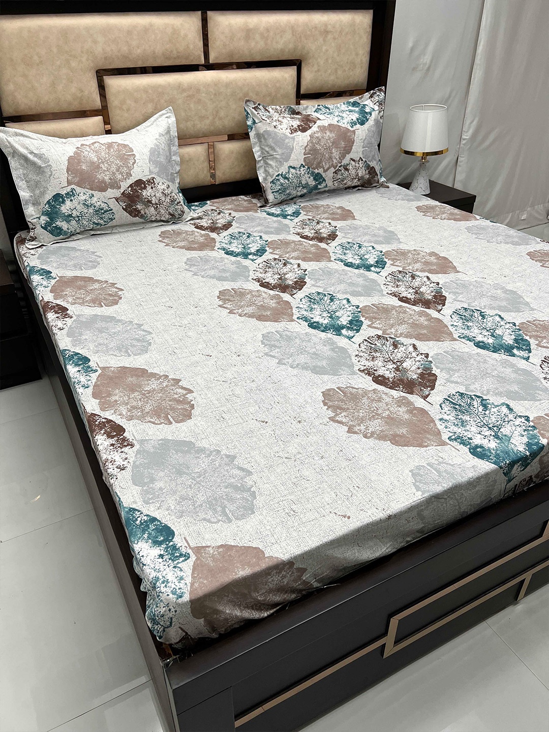 

Pure Decor Gem White Floral Cotton300 TC King Bedsheet with 2 Pillow Covers