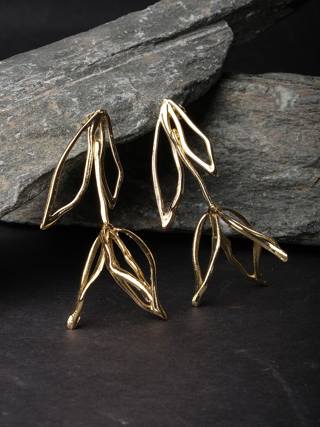 

XPNSV Gold-Plated Leaf Shaped Drop Earrings