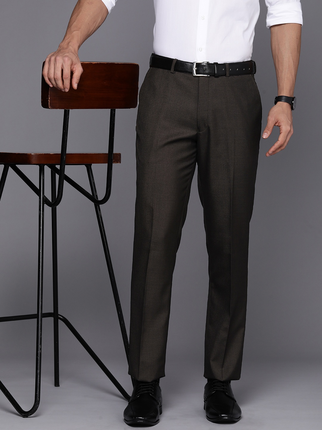 

SUITLTD Men Smart Solid Slim Fit Formal Trousers, Brown