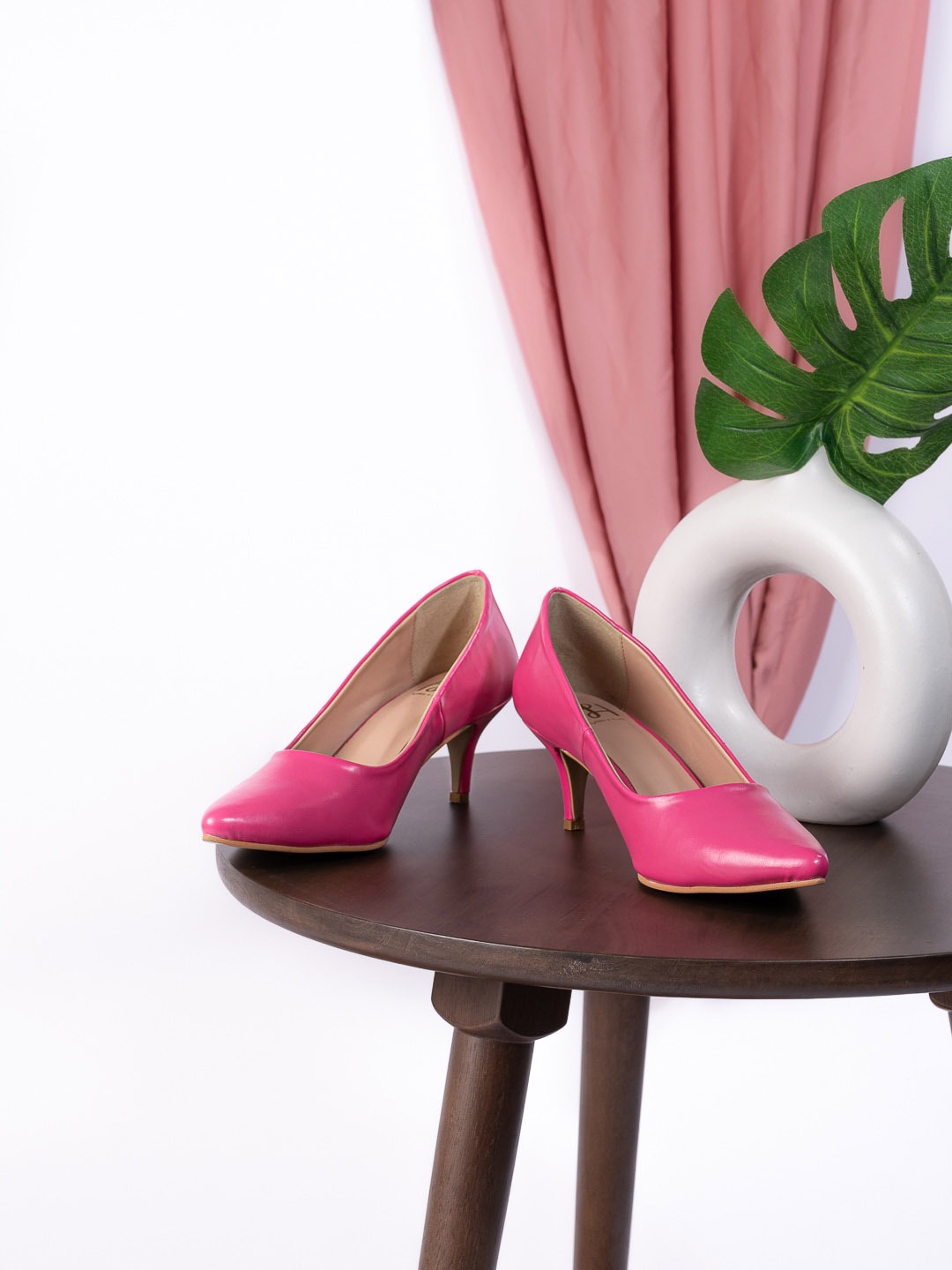 

Hydes N Hues Pointed Toe Kitten Pumps, Pink