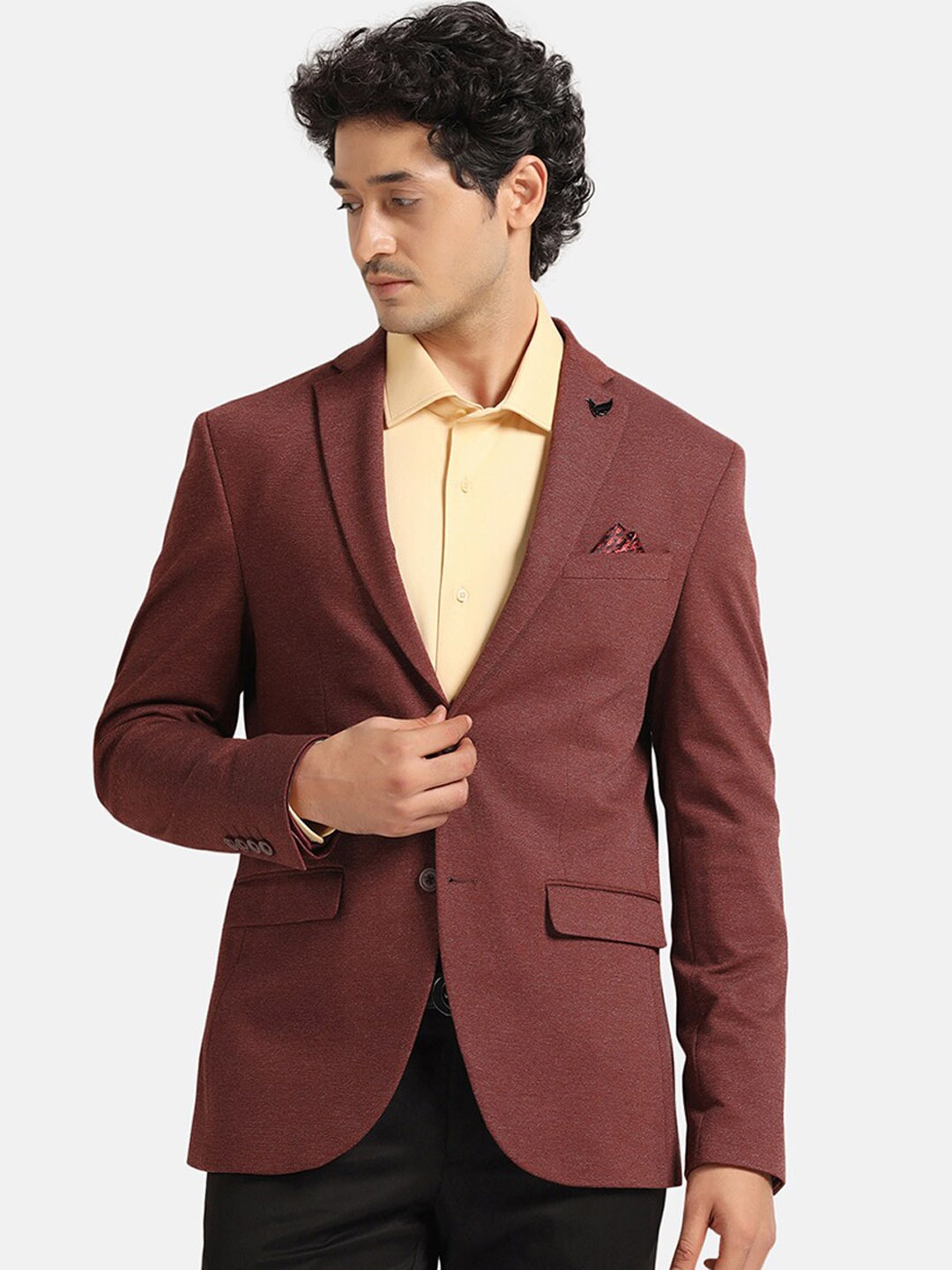 

Blackberrys Notched Lapel Collar Single Breasted Slim-Fit Formal Blazer, Burgundy