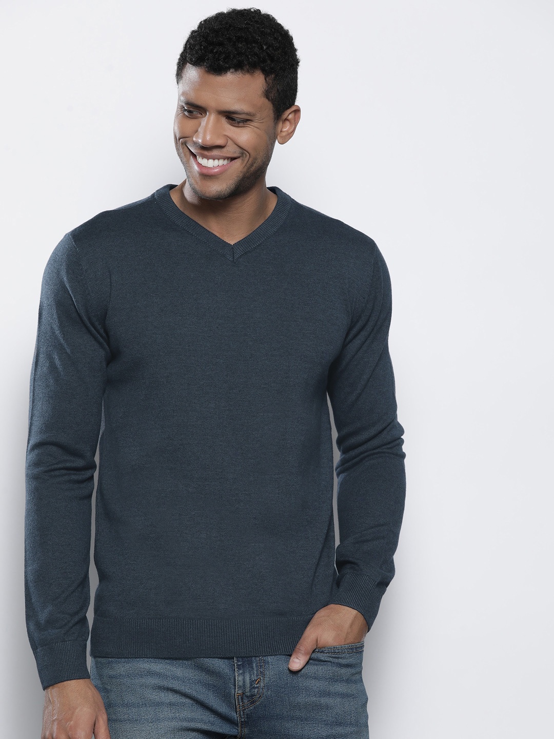 

Petrol Solid V-Neck Pullover, Navy blue