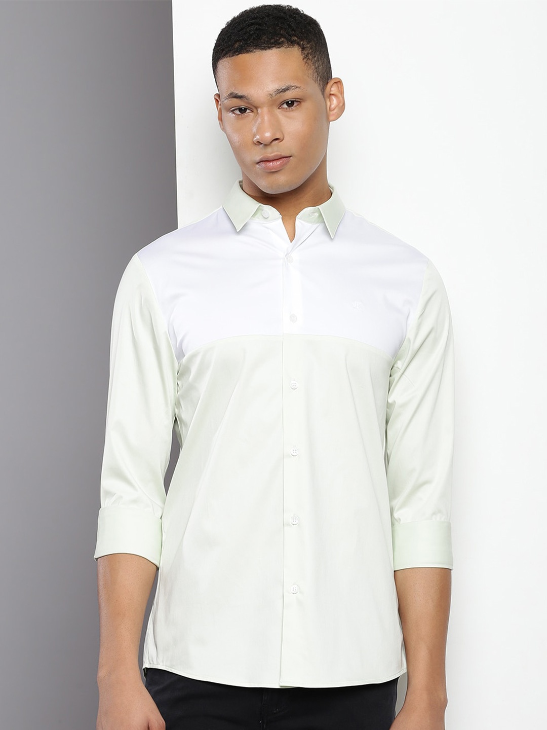 

Calvin Klein Spread Collar Colourblocked Slim Fit Casual Shirt, Green