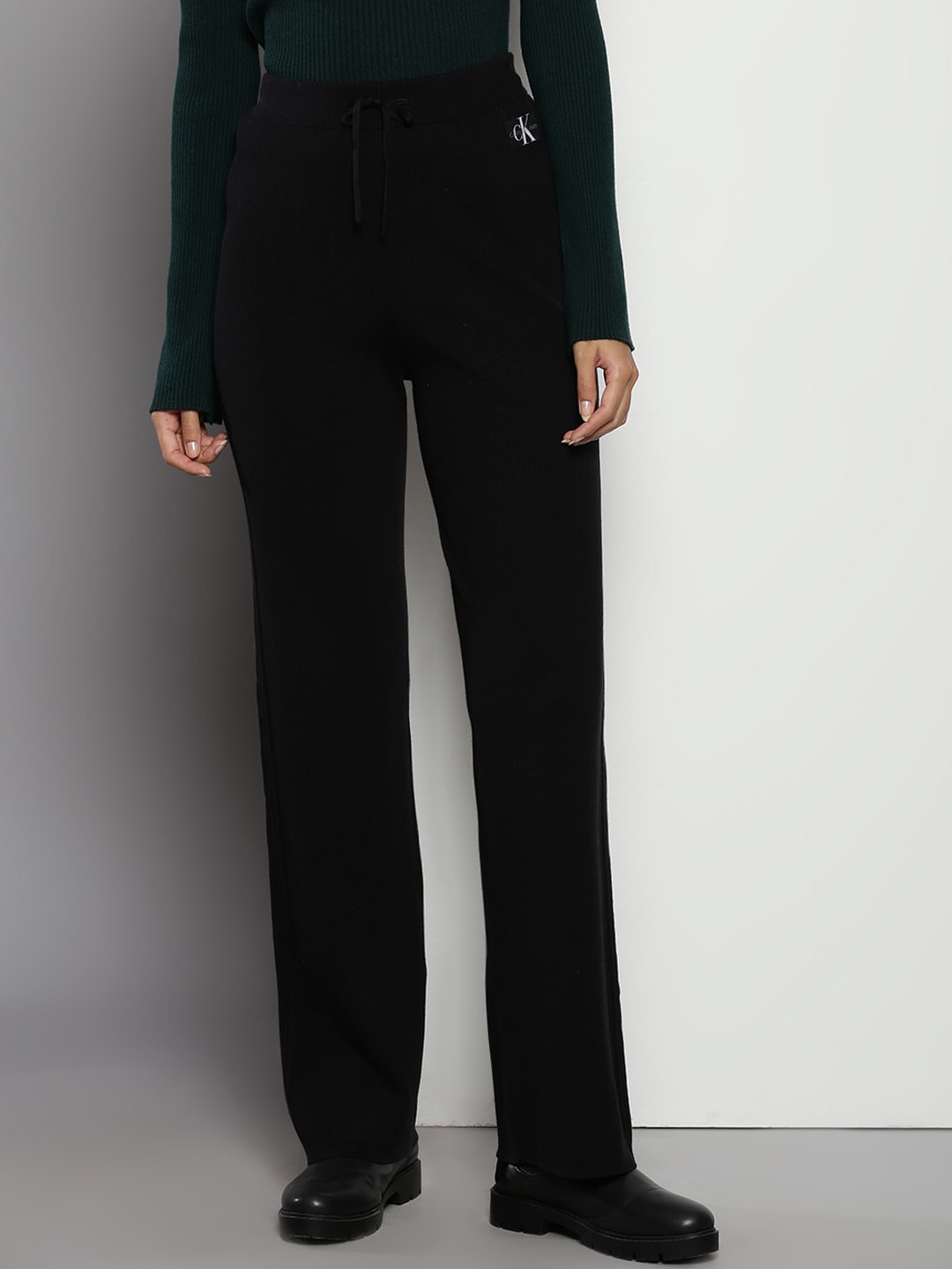 

Calvin Klein Women Slim Fit Mid Rise Trousers, Black