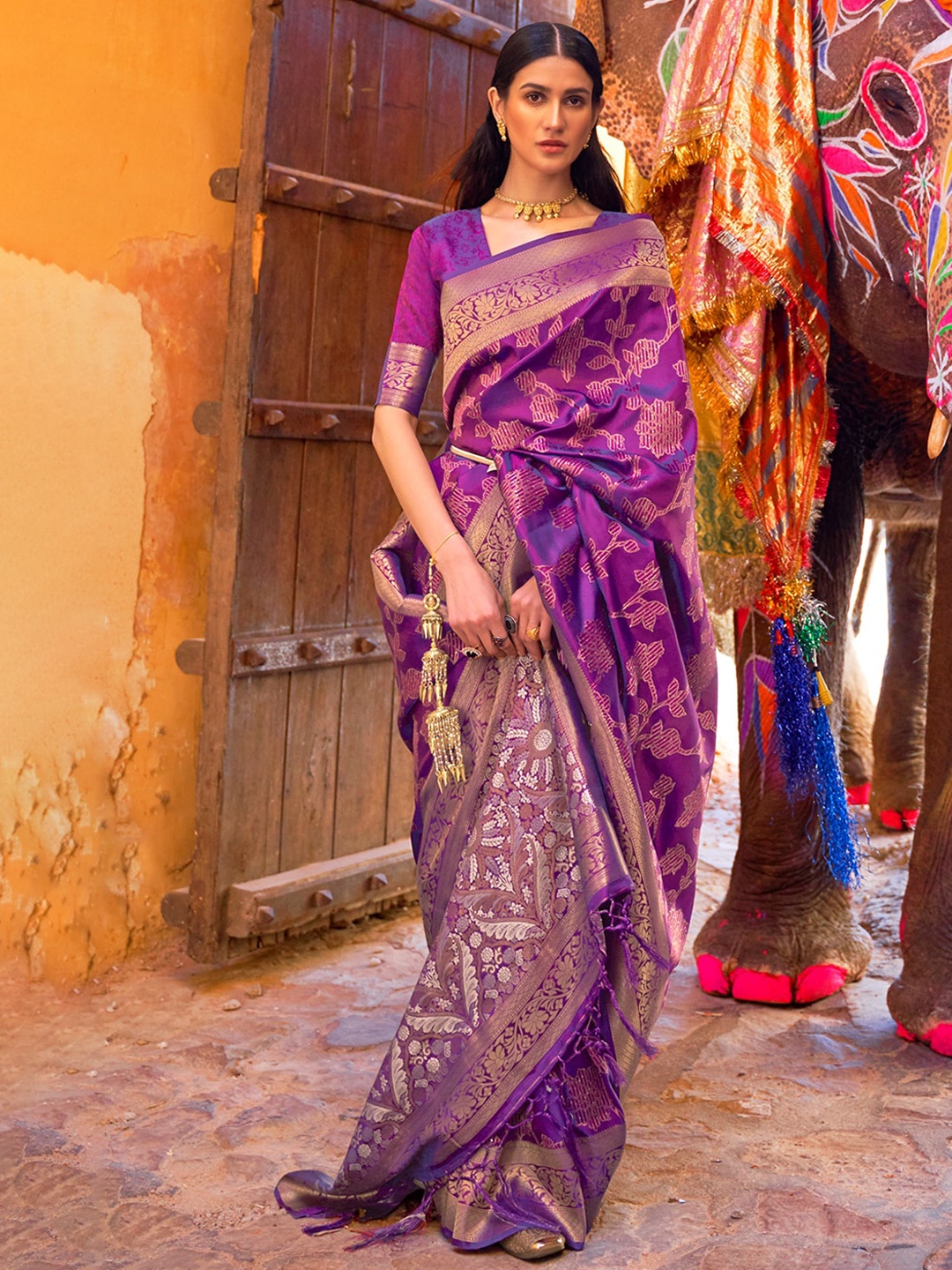 

DEVATITHI Ethnic Motifs Woven Design Zari Kanjivaram Saree, Purple