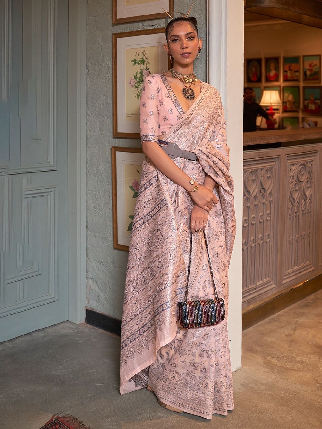 

DEVATITHI Ethnic Motifs Printed Saree, Peach