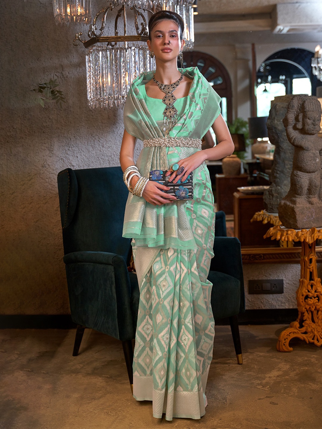 

DEVATITHI Ethnic Motifs Woven Design Zari Saree, Green
