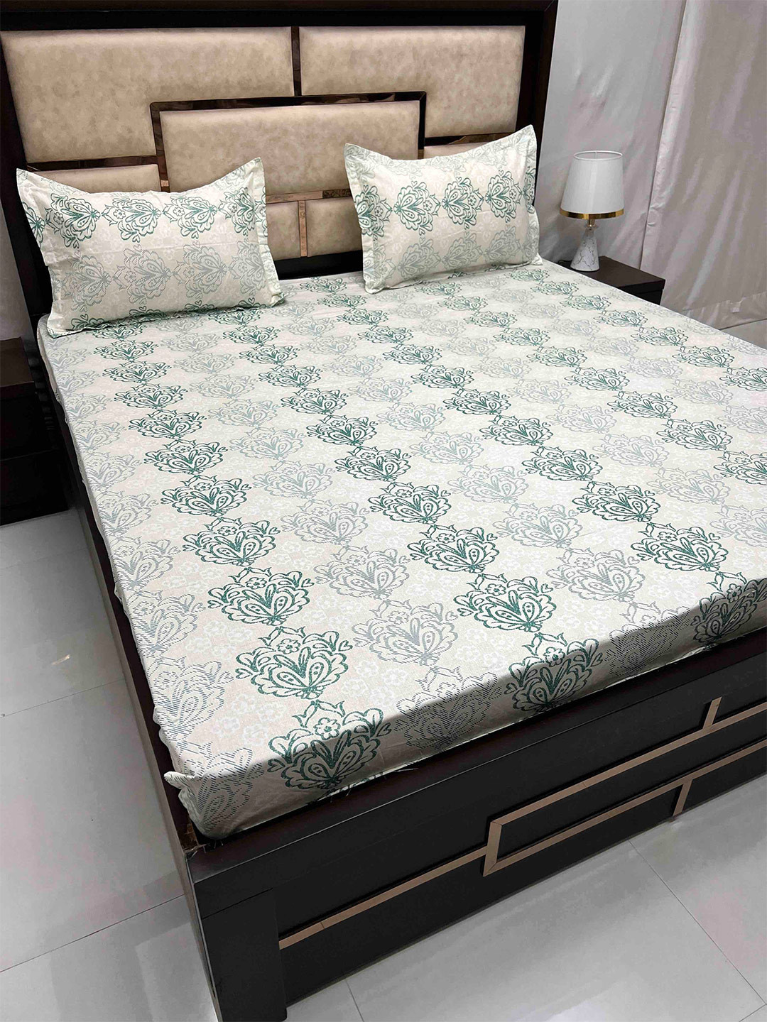 

Pure Decor Beige Floral Pure Cotton 260TC Super King Bedsheet with 2 Pillow Covers