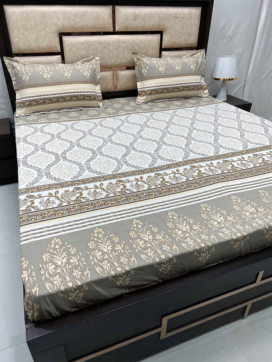 

Pure Decor White Printed Cotton 260TC Fitted Super King Bedsheet with 2 Pillow Covers