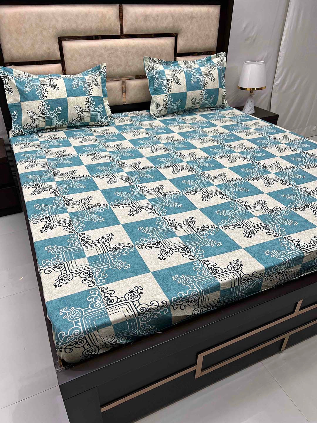 

Pure Decor Sea Green & White 260 TC Super King Fitted Bedsheet with 2 Pillow Covers