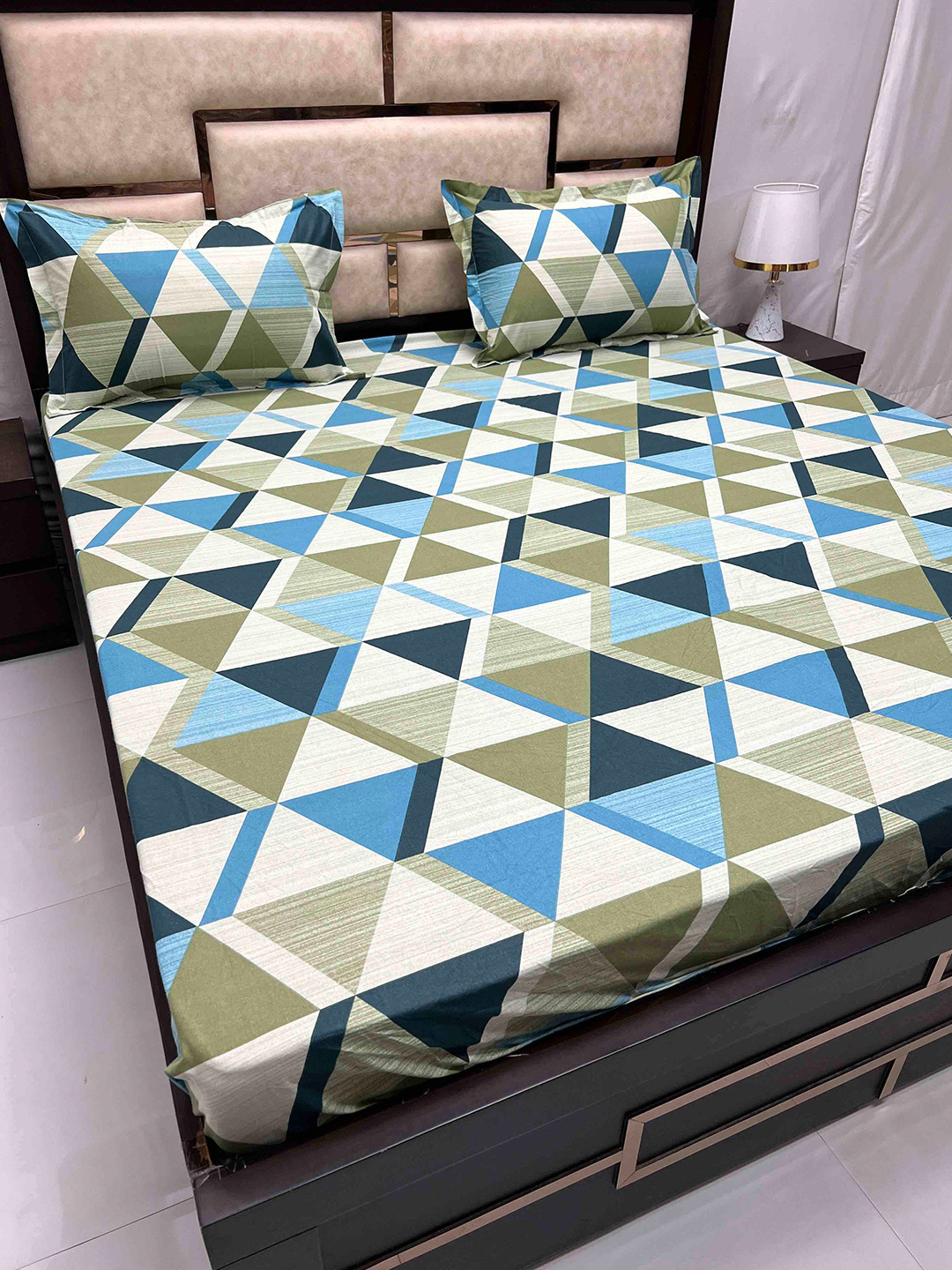 

Pure Decor Blue & Green Pure Cotton 260 TC Super King Fitted Bedsheet with 2 Pillow Covers