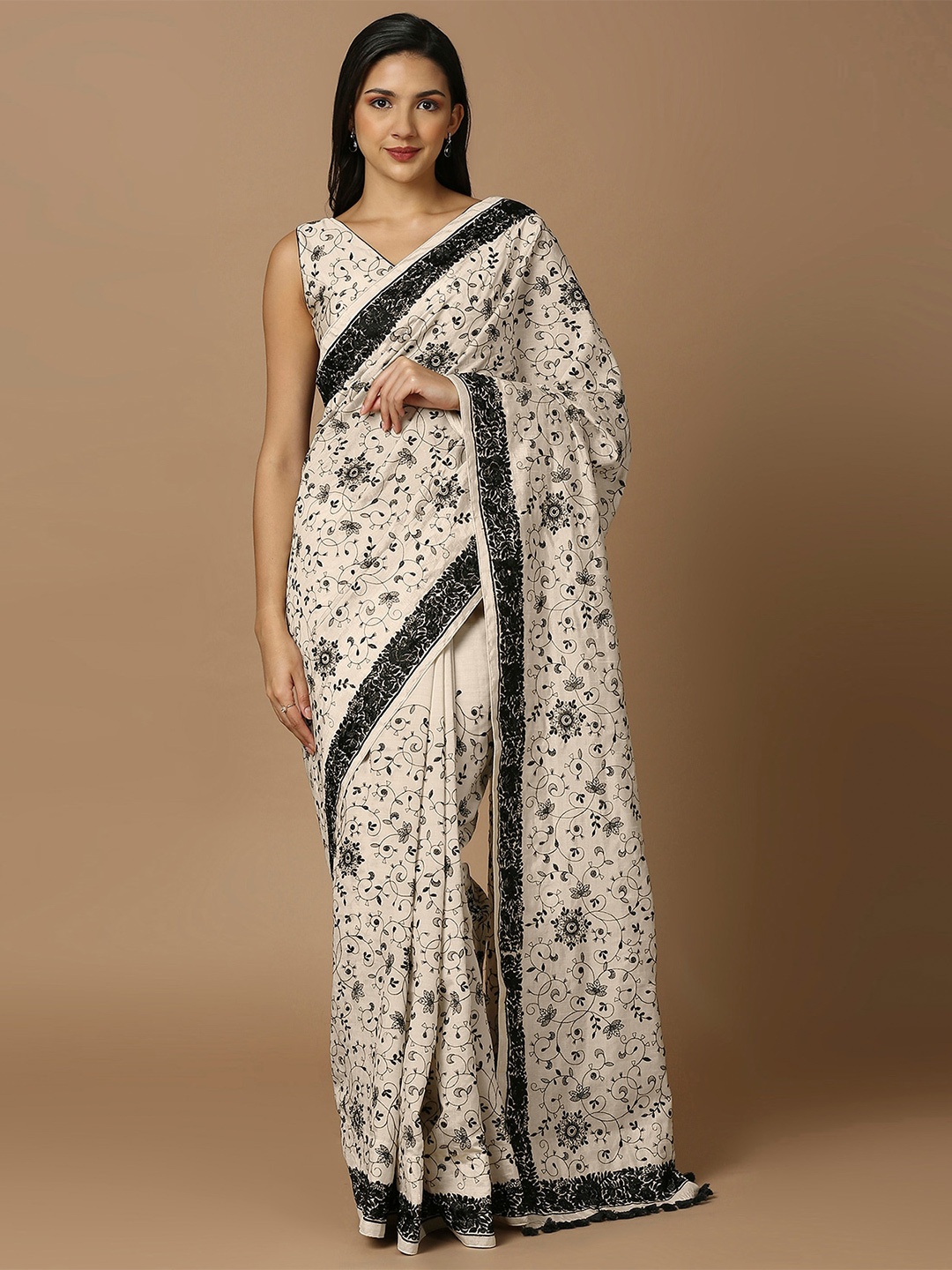 

SALWAR STUDIO Floral Embroidered Saree, Off white