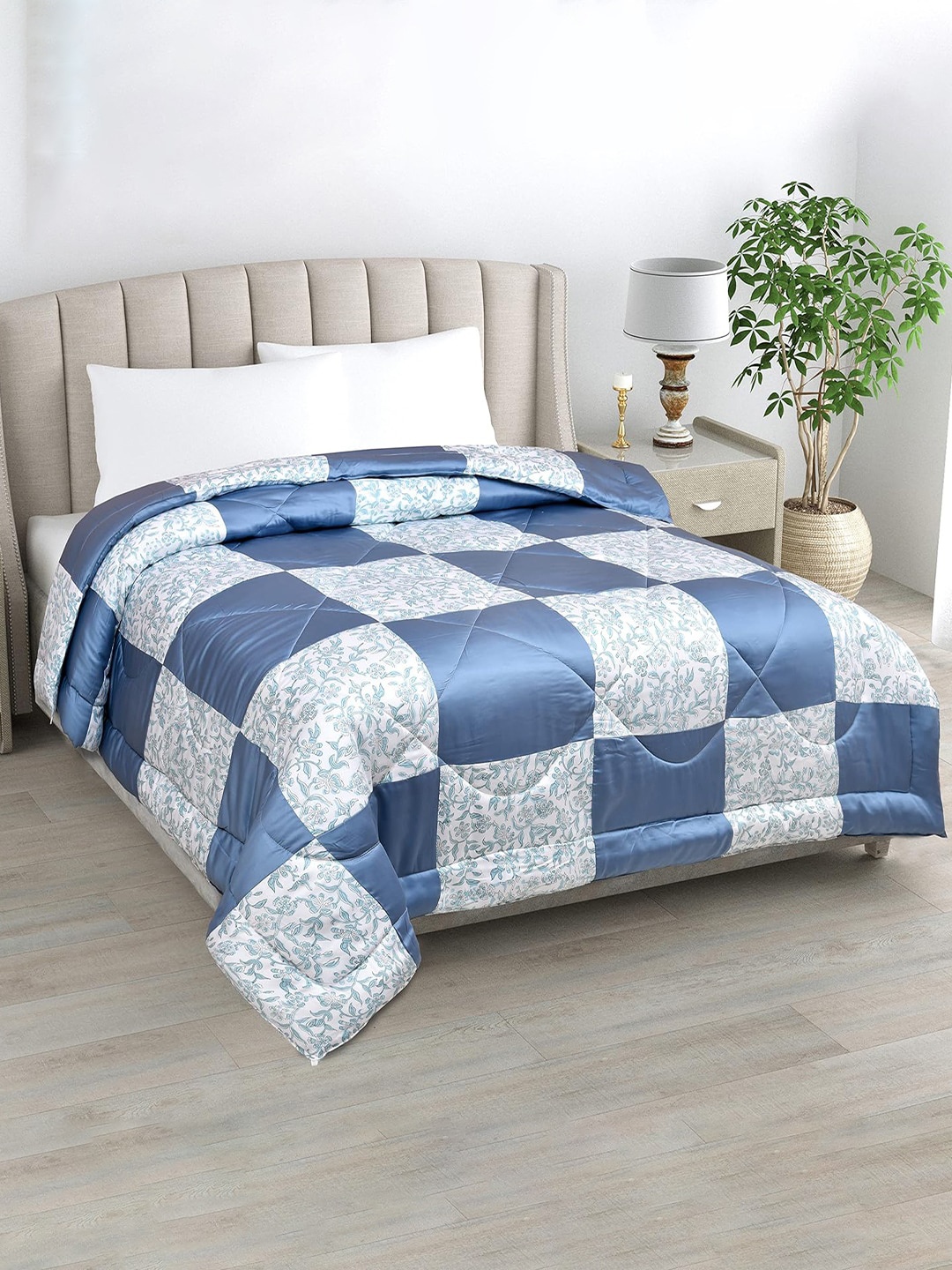 

LINENWALAS Happy Sleeping Blue & White Checked Vegan Silk AC Room 233 GSM Single Bed Duvet