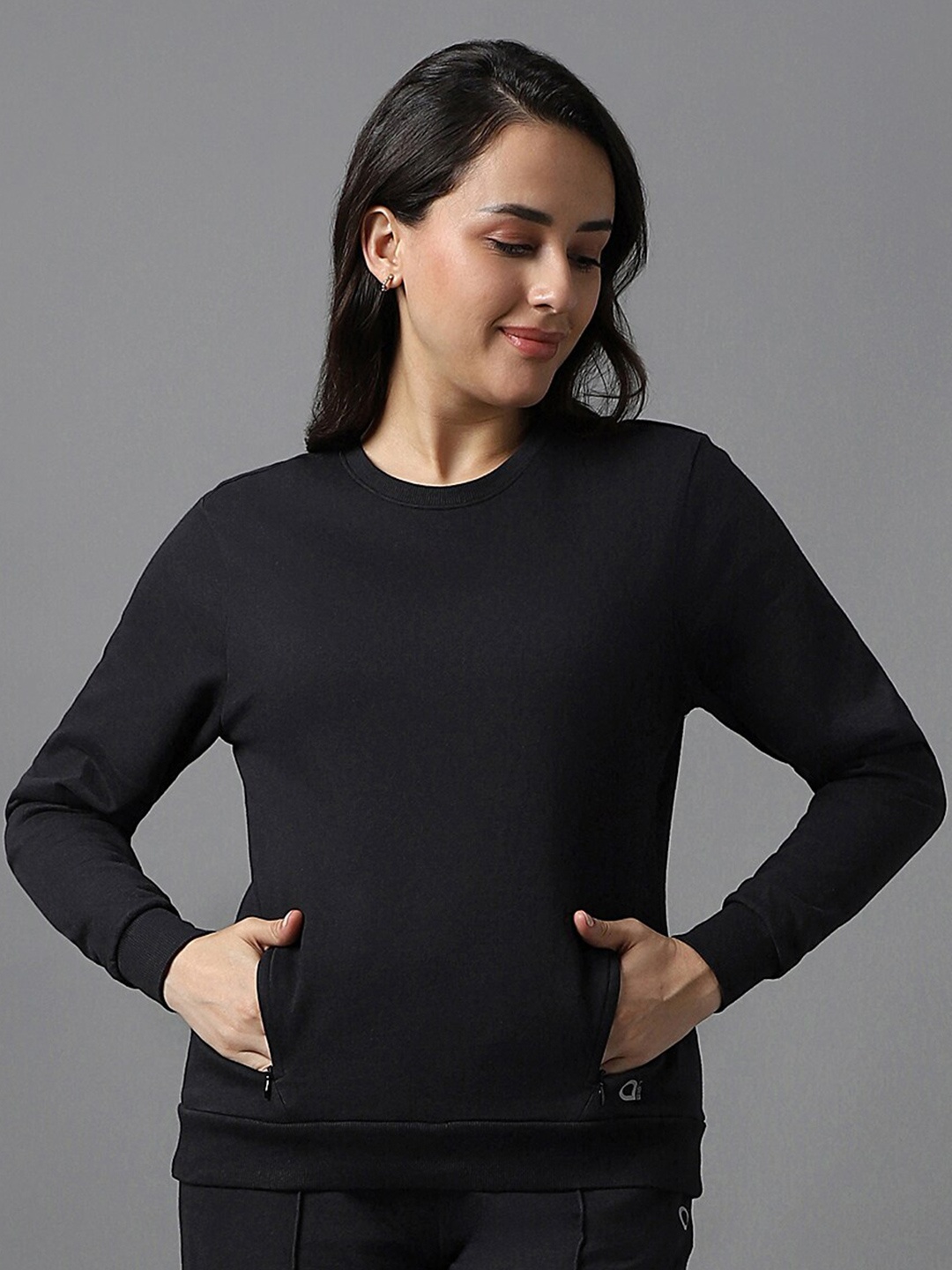 

Amante Round Neck Pullover Sweatshirt, Black