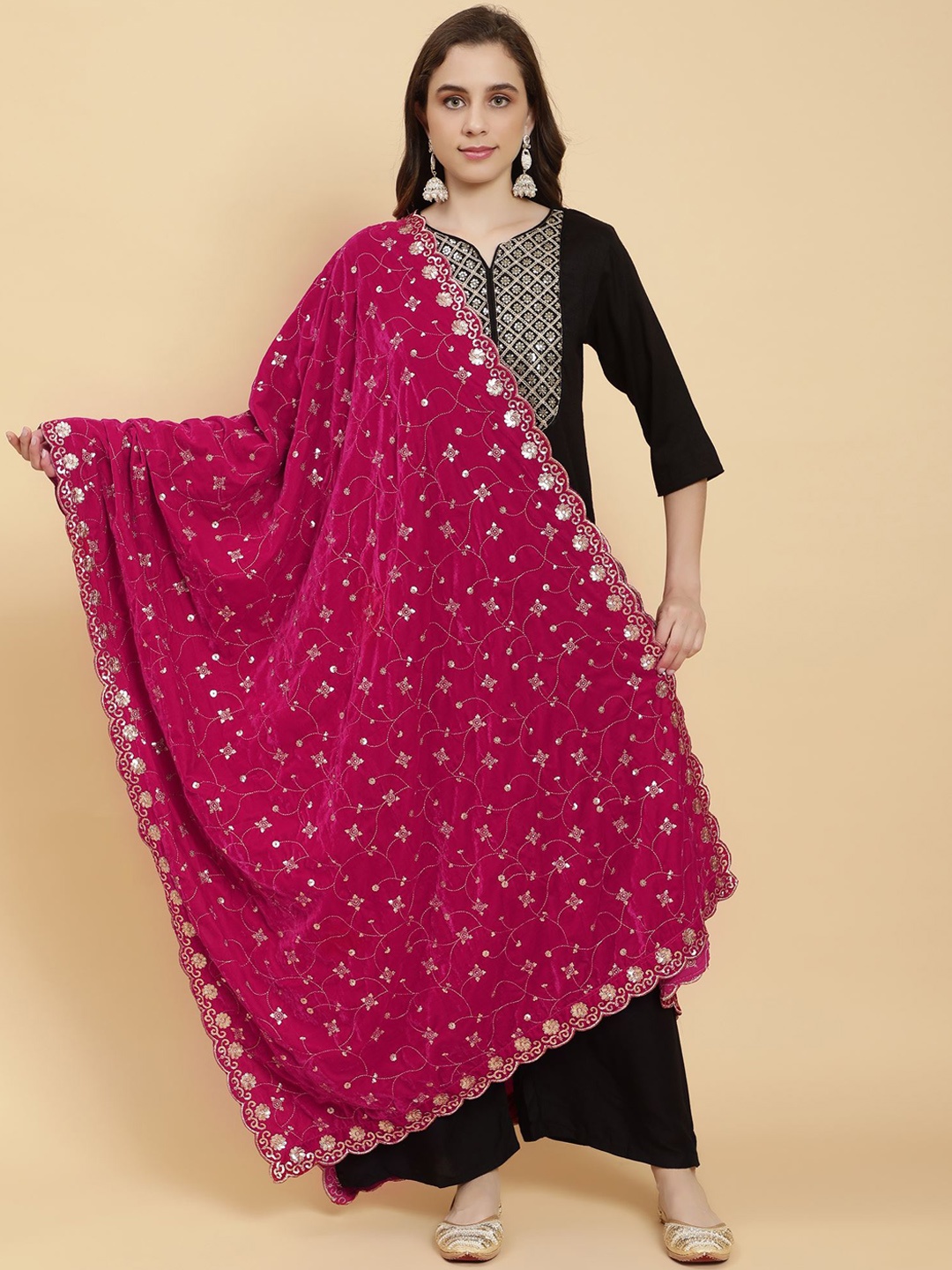 

Moda Chales Floral Embroidered Velvet Dupatta, Magenta