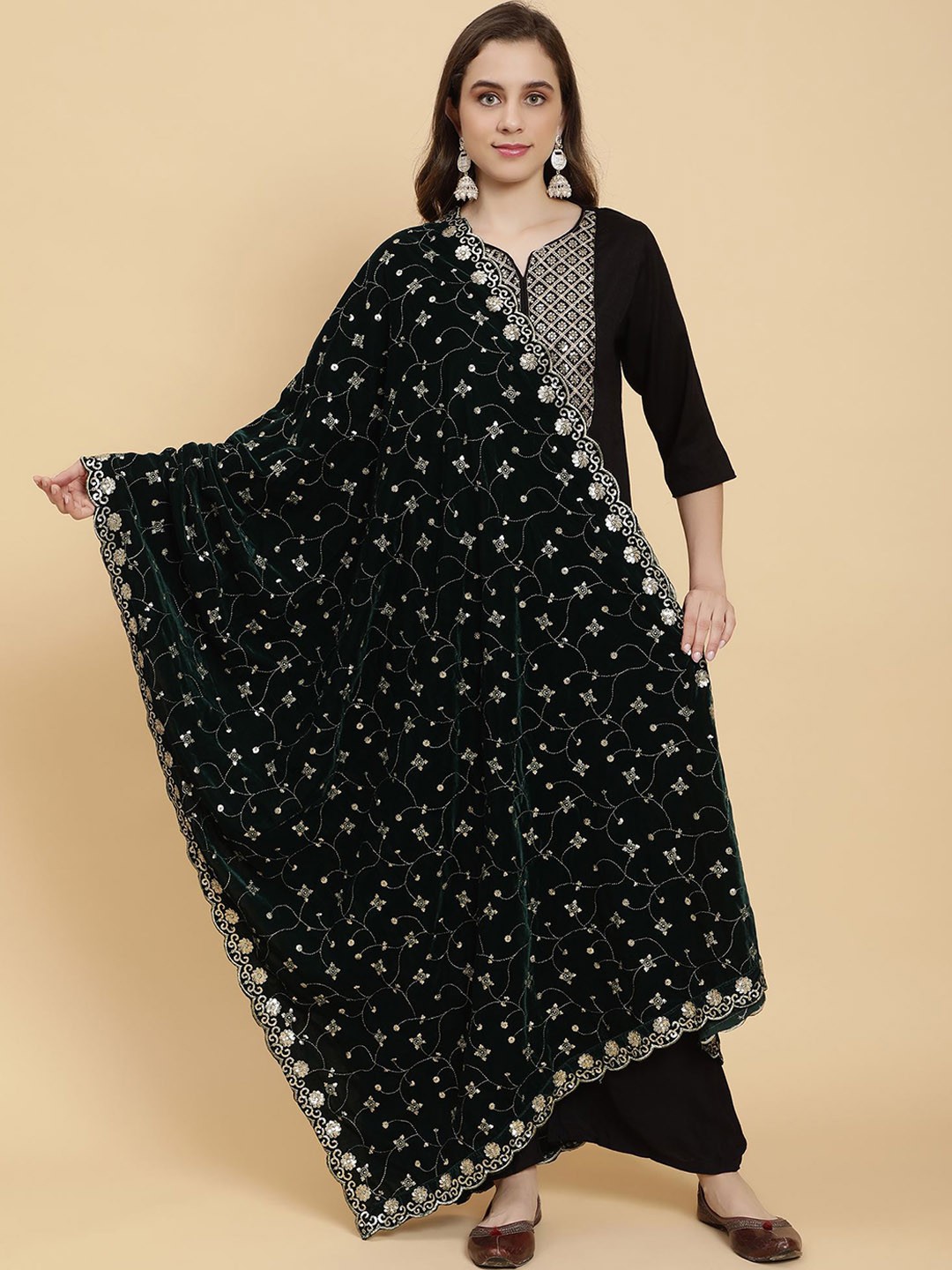 

Moda Chales Floral Embroidered Velvet Dupatta, Green