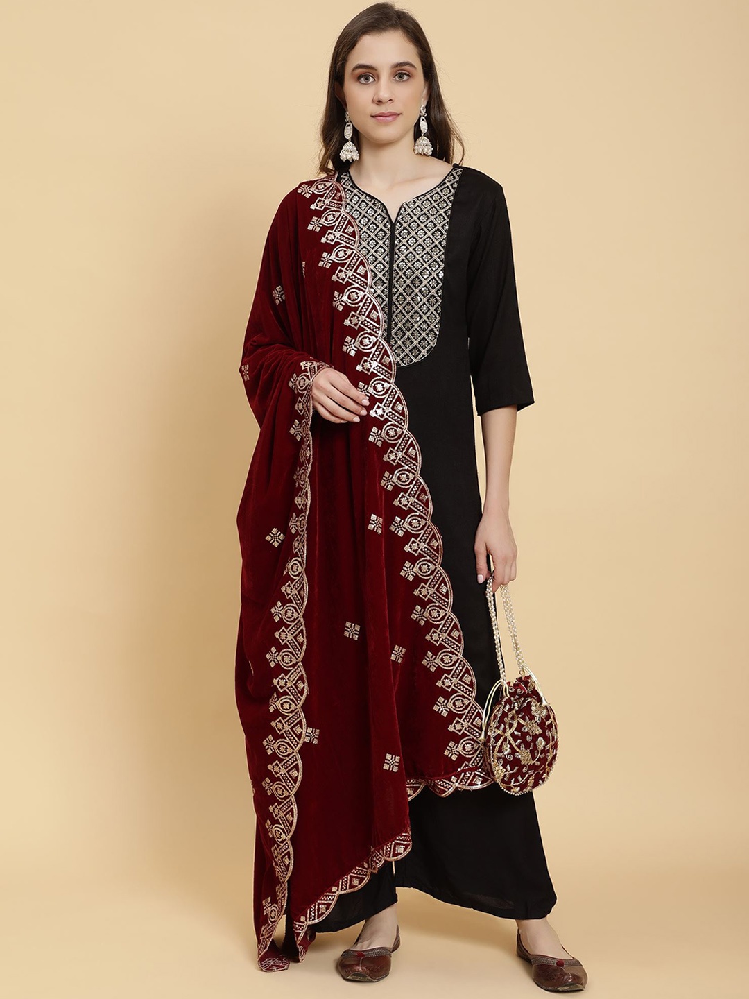 

Moda Chales Geometric Embroidered Sequinned Dupatta, Maroon